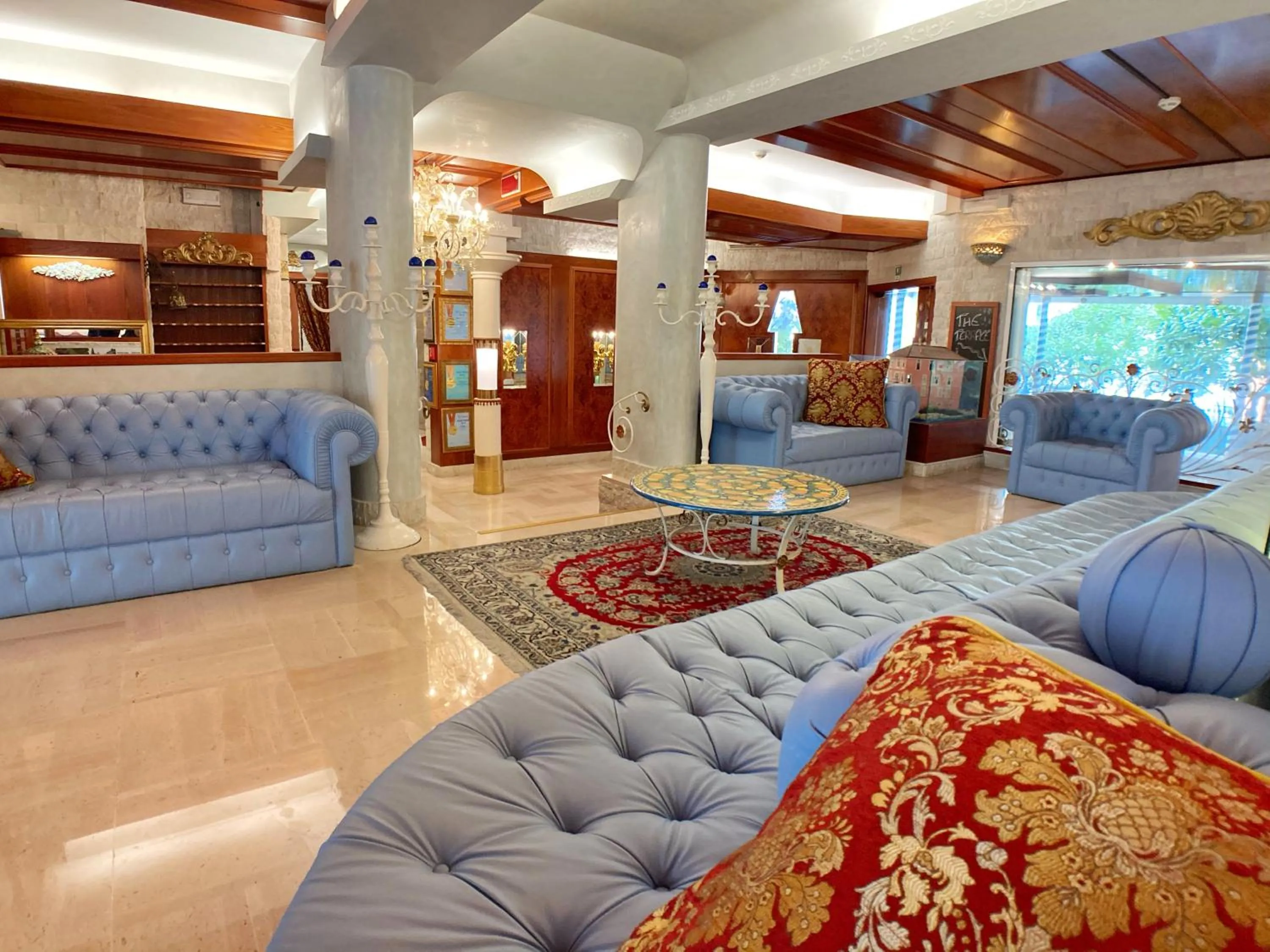 Communal lounge/ TV room in Milton Boutique Hotel - Adults Only