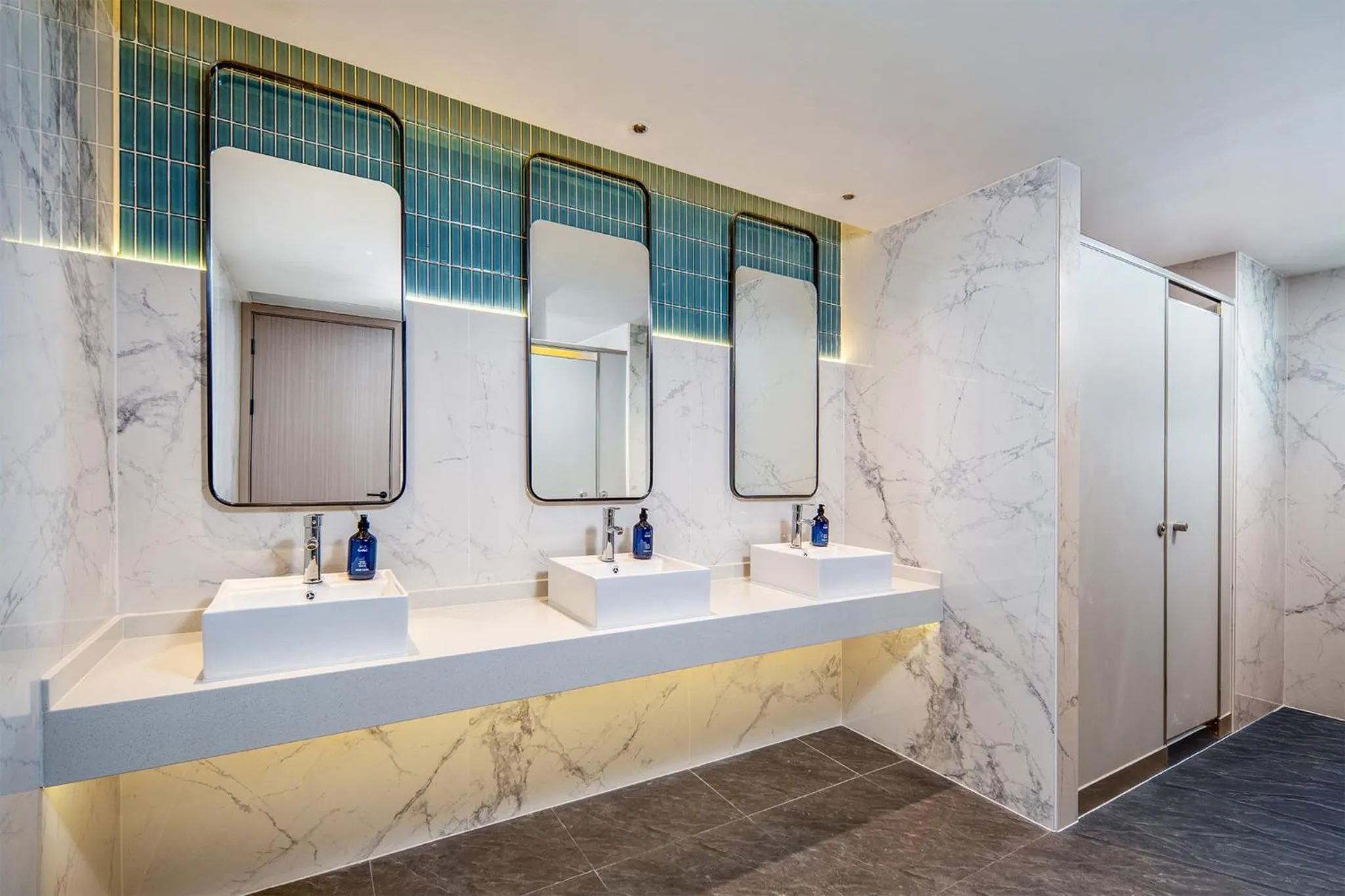 Property building in Holiday Inn Express Sihui City Center