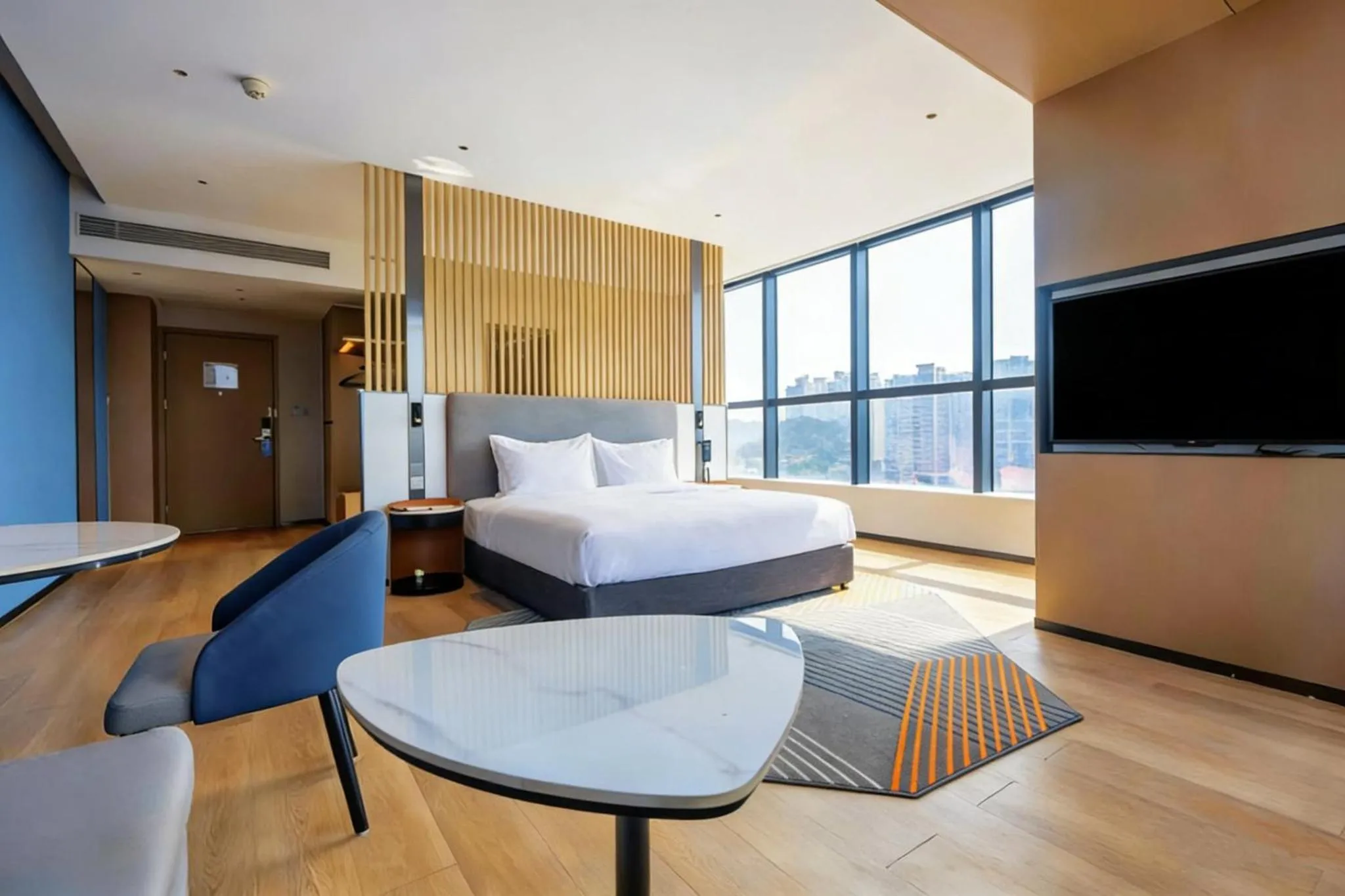 Photo of the whole room, Bed in Holiday Inn Express Sihui City Center