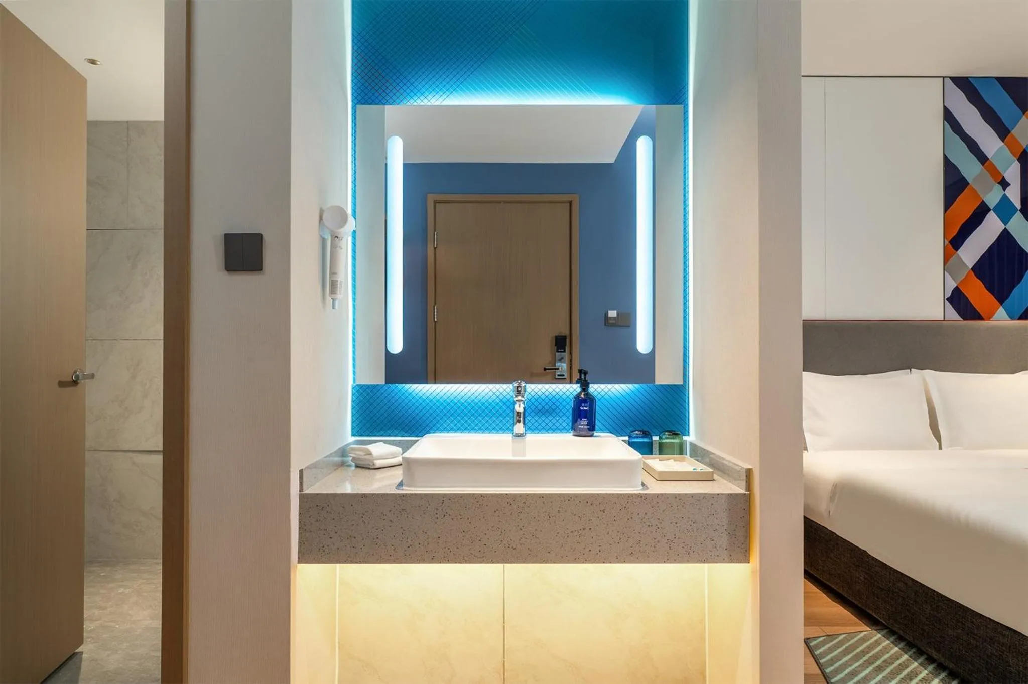Photo of the whole room, Bed in Holiday Inn Express Sihui City Center