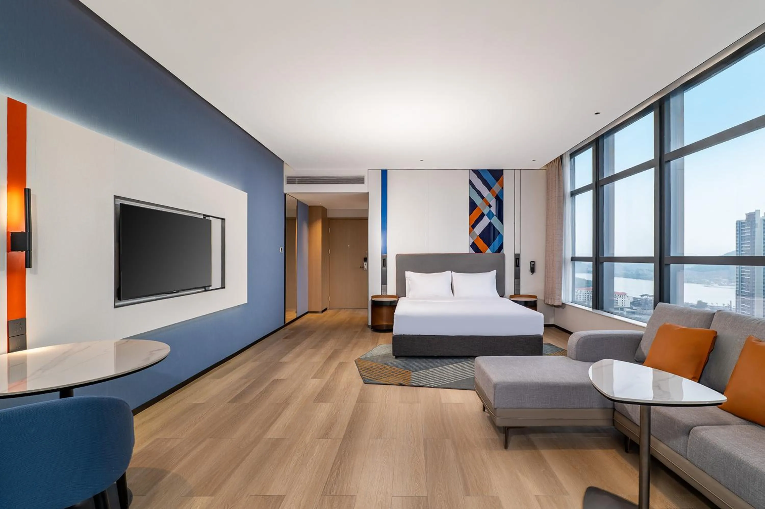 Decorative detail, Bed in Holiday Inn Express Sihui City Center