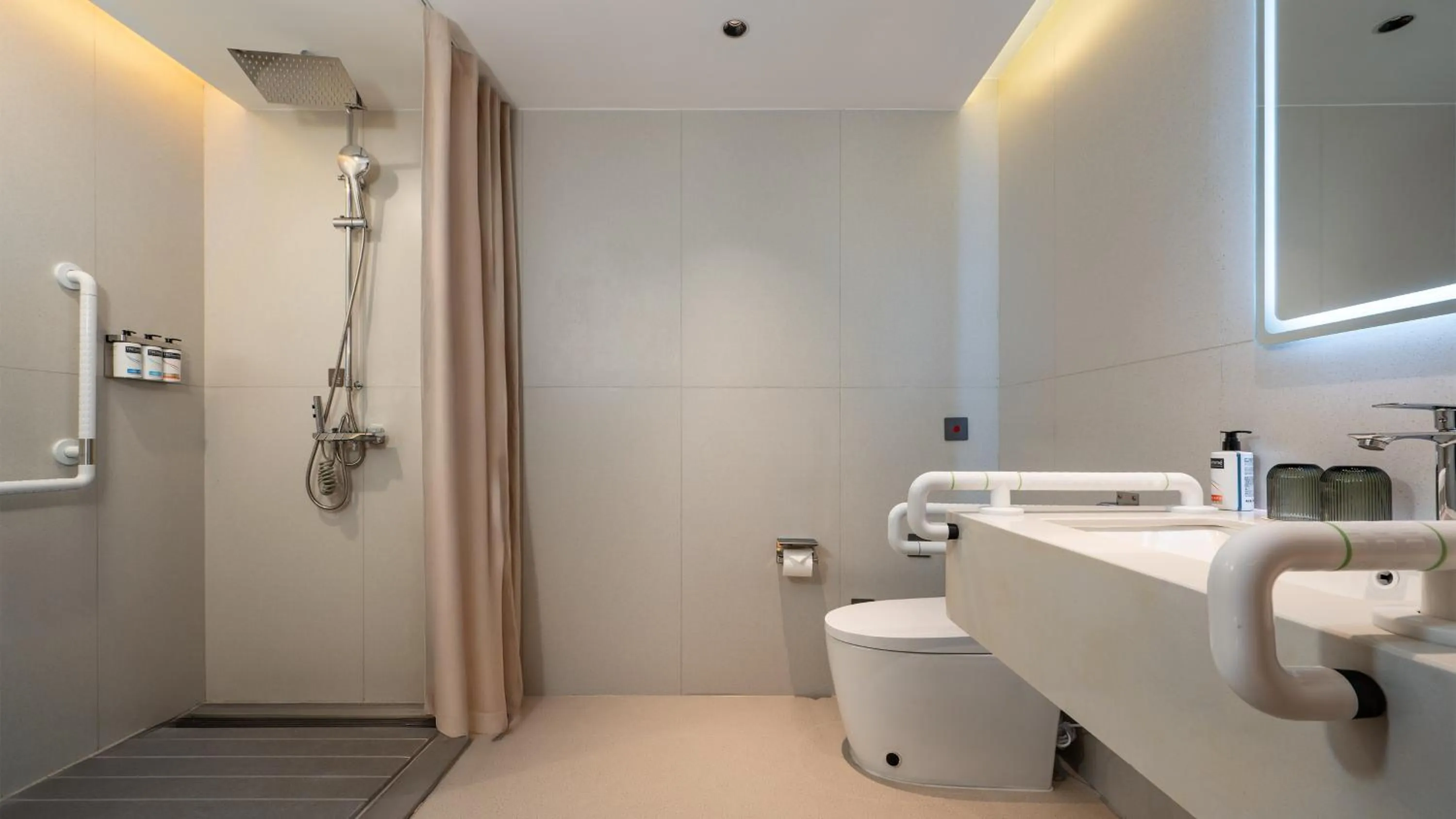 Shower in Holiday Inn Express Putian City Center