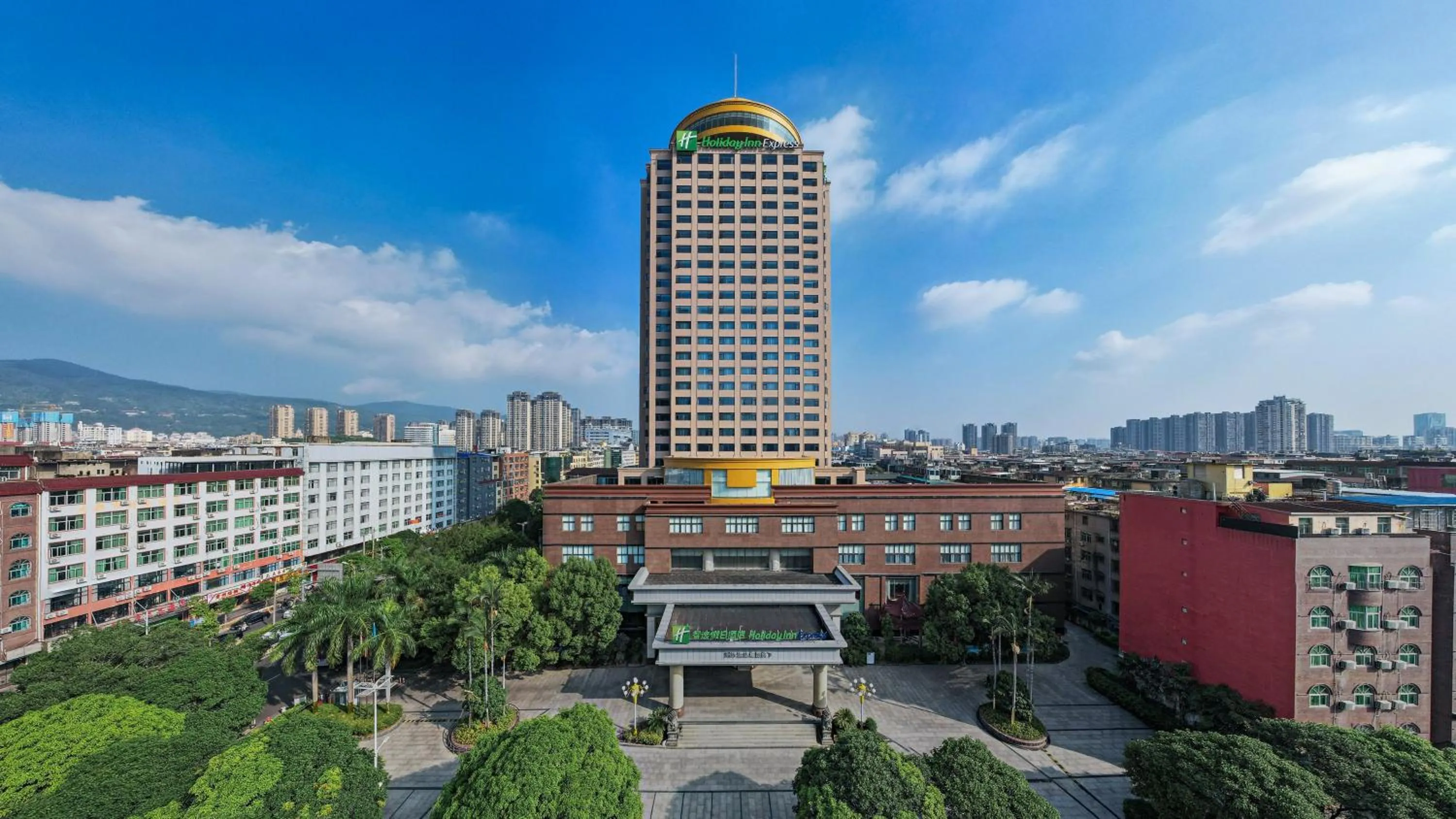 Property building in Holiday Inn Express Putian City Center