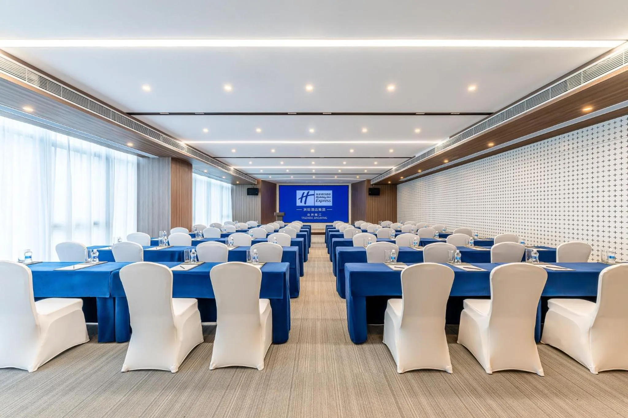 Meeting/conference room in Holiday Inn Express Taizhou Jiaojiang