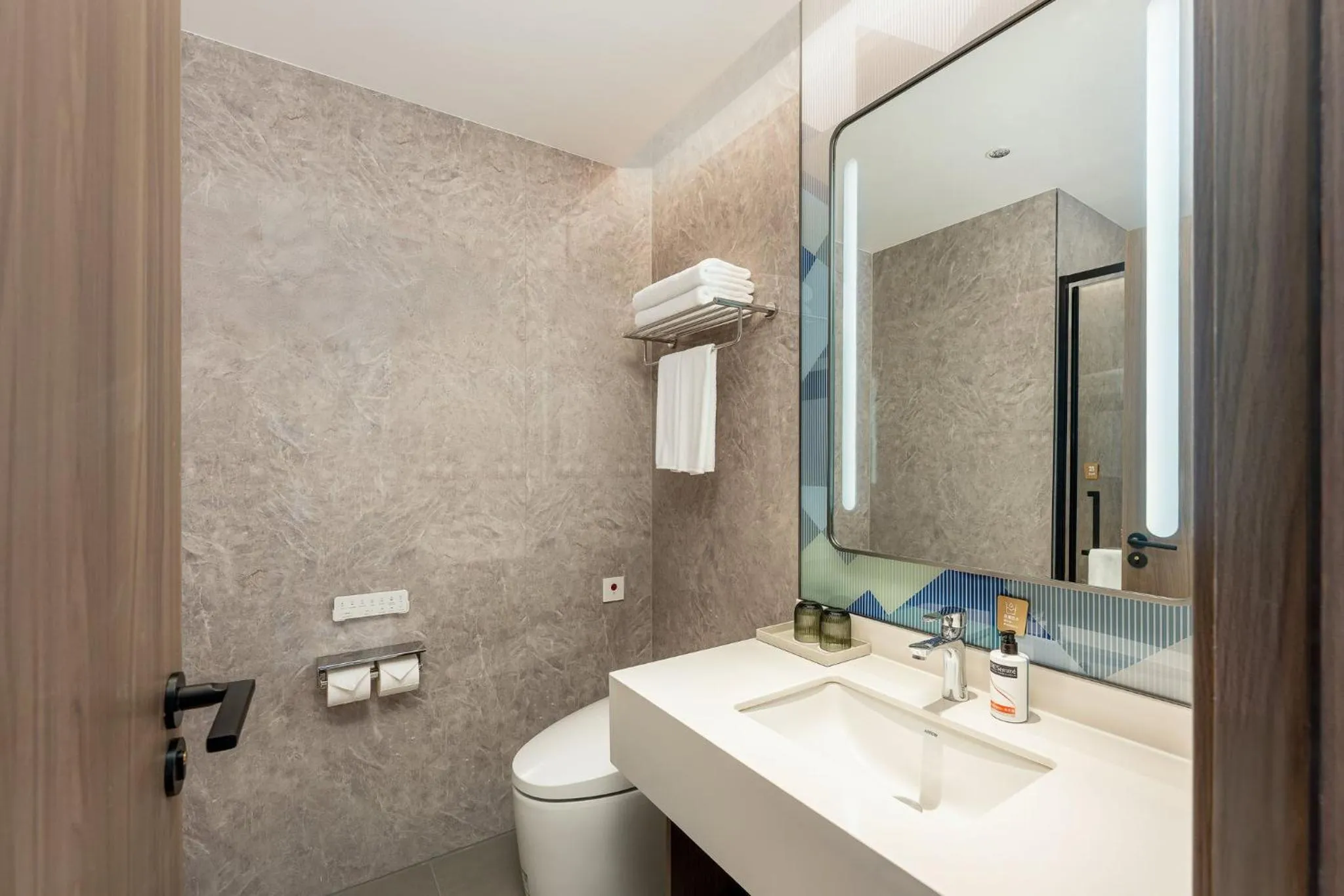 Bathroom in Holiday Inn Express Taizhou Jiaojiang