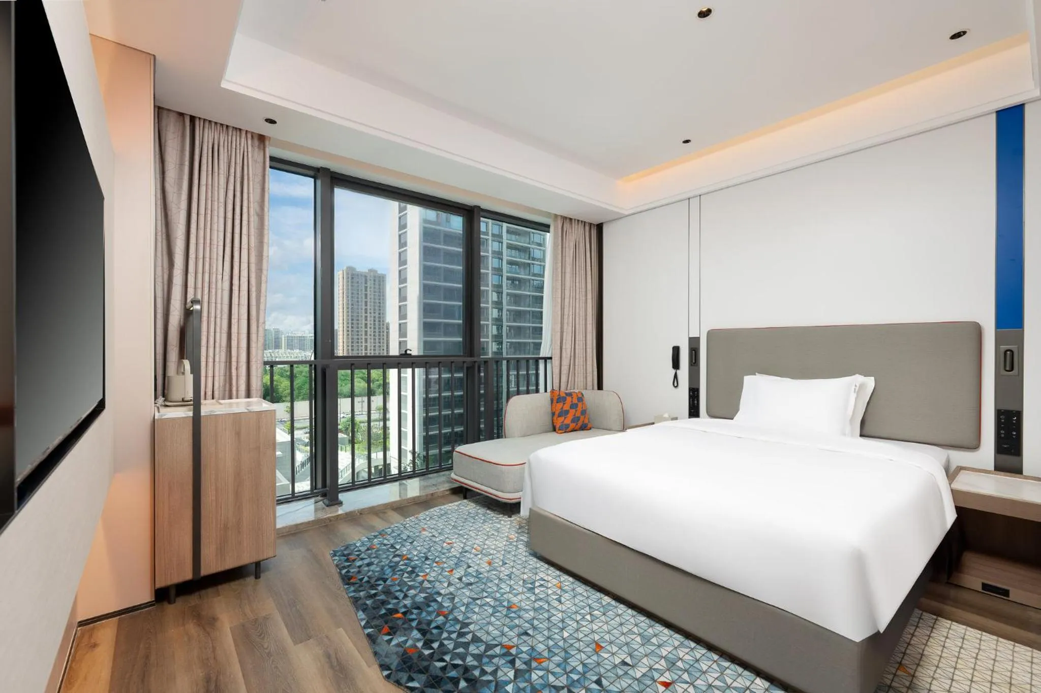 Photo of the whole room, Bed in Holiday Inn Express Taizhou Jiaojiang