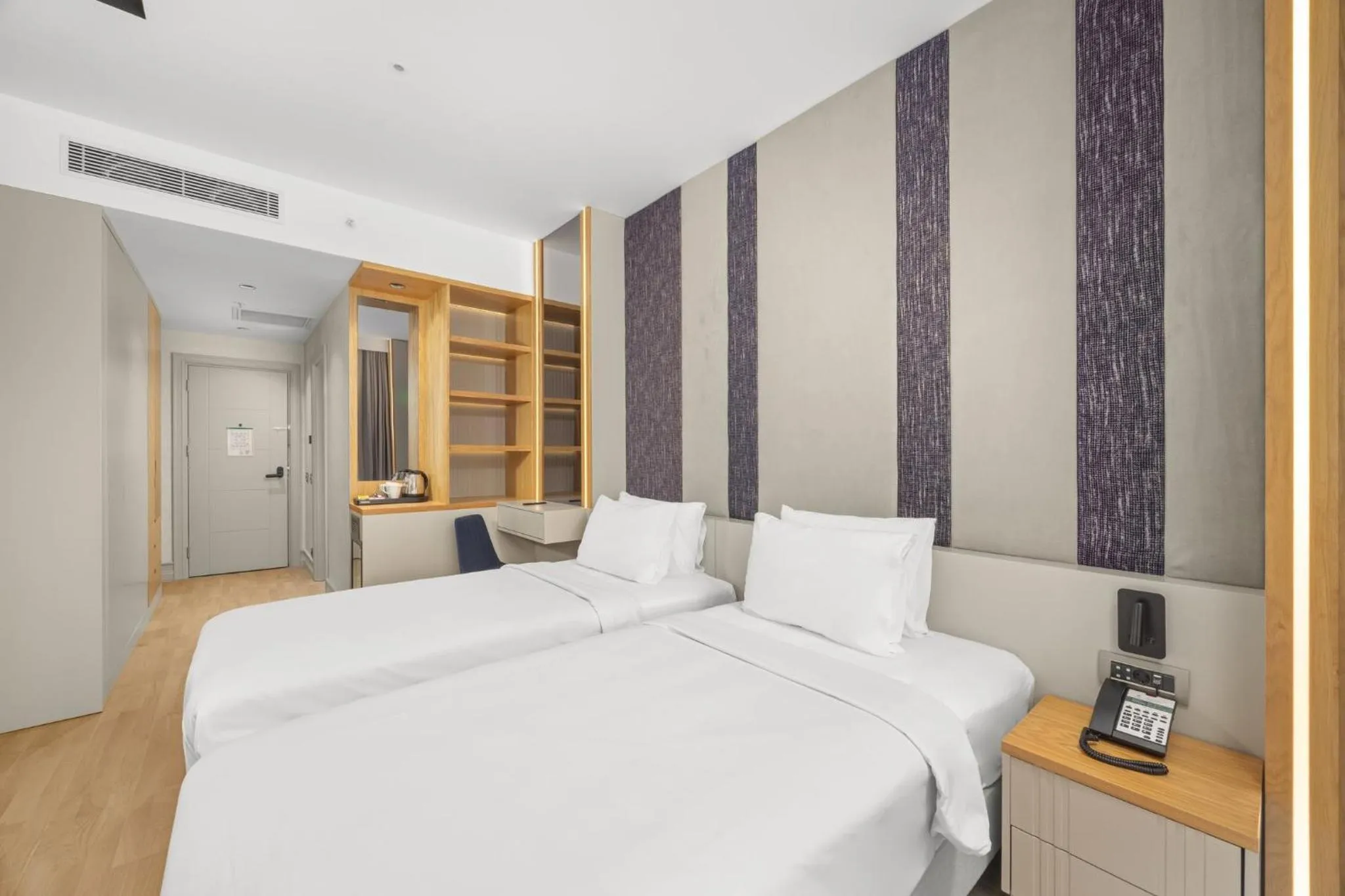 Photo of the whole room, Bed in Holiday Inn Istanbul - Beylikduzu by IHG