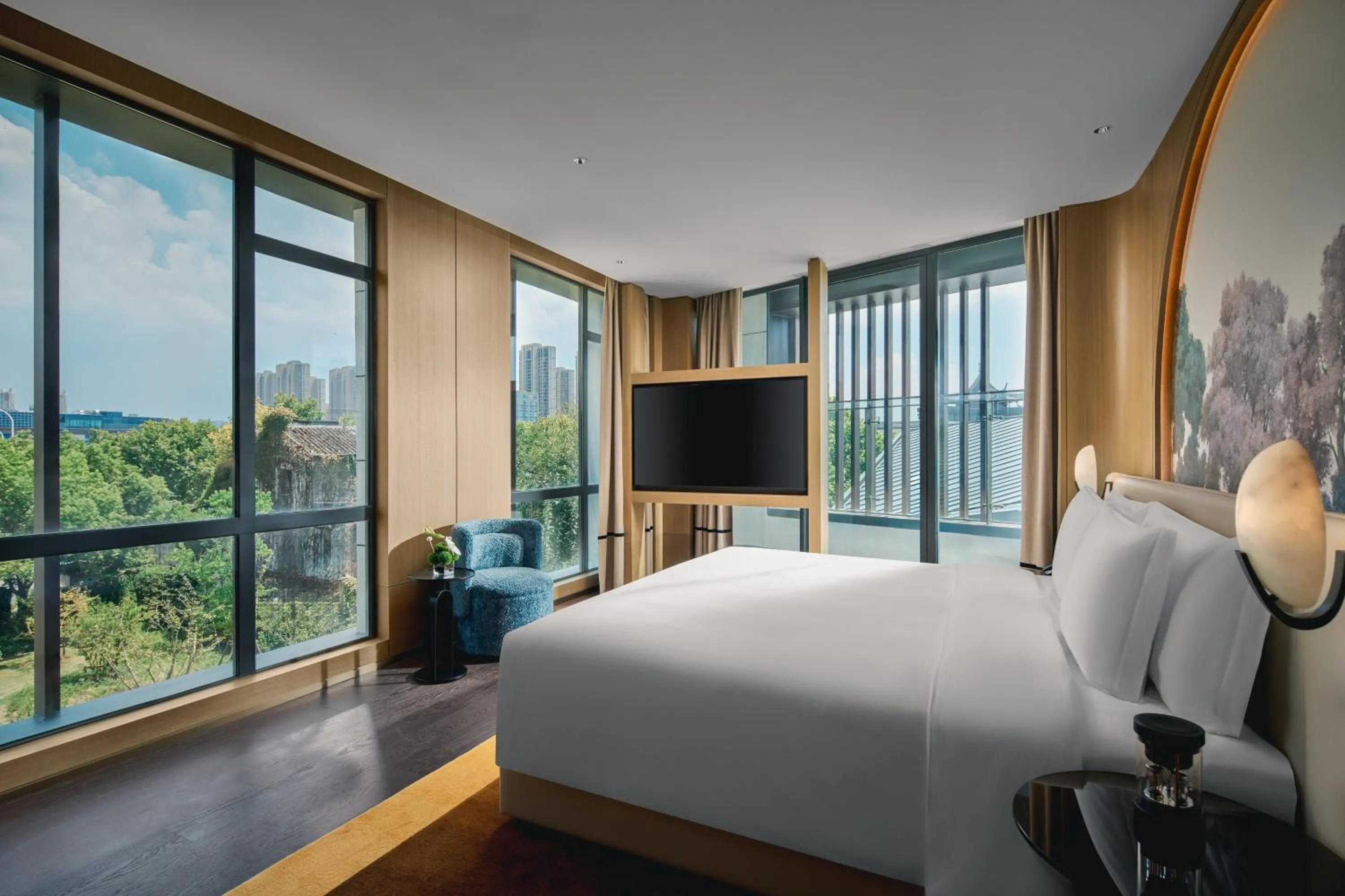 Photo of the whole room, Bed in Hotel Indigo Wuxi Qingming Bridge