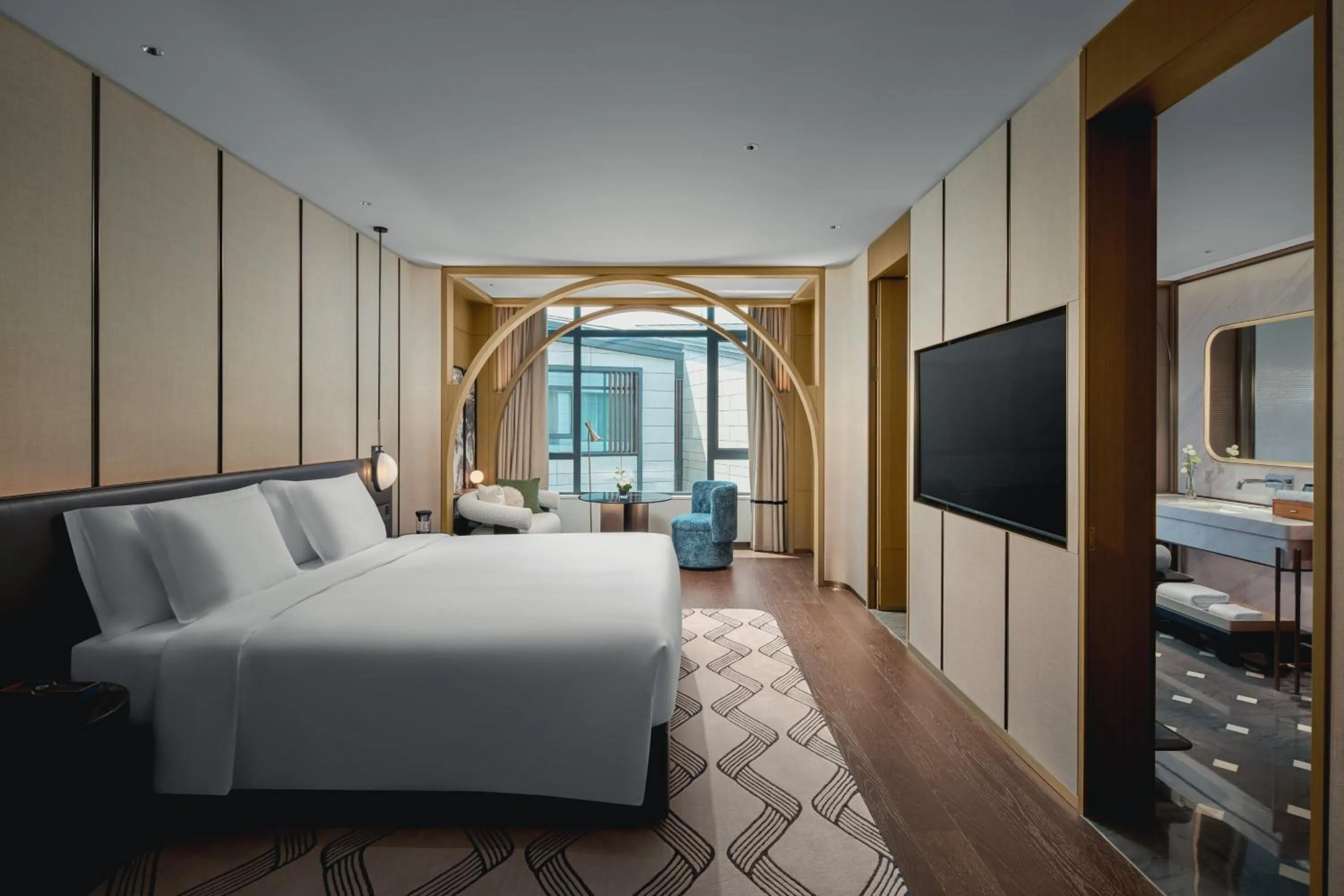 Photo of the whole room, Bed in Hotel Indigo Wuxi Qingming Bridge