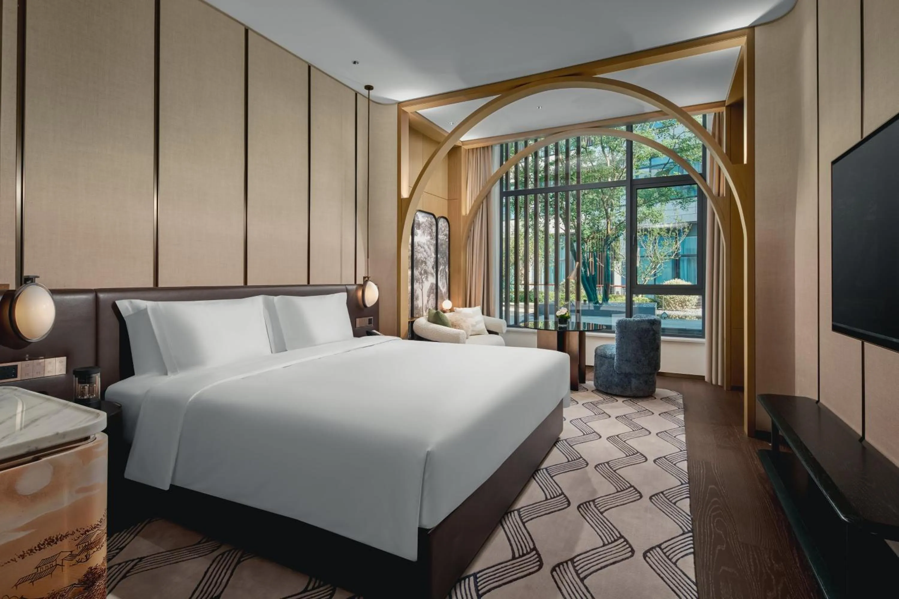 Photo of the whole room, Bed in Hotel Indigo Wuxi Qingming Bridge