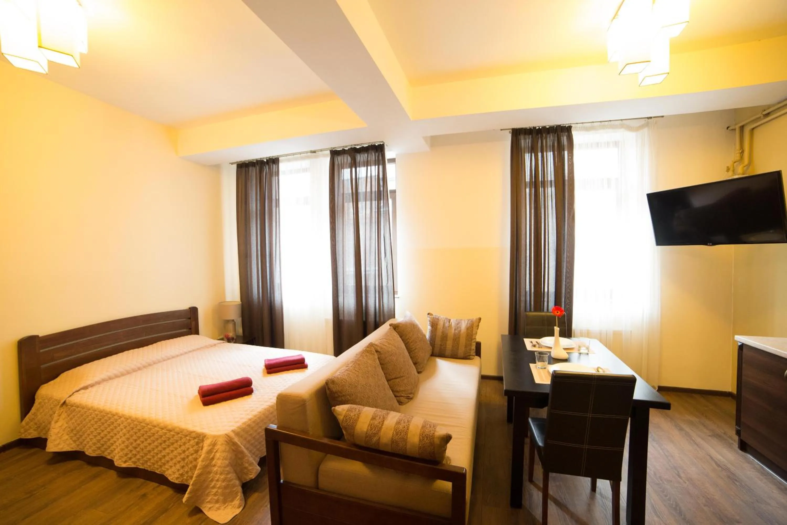 Photo of the whole room, Bed in Aparthotel Na Mytniy