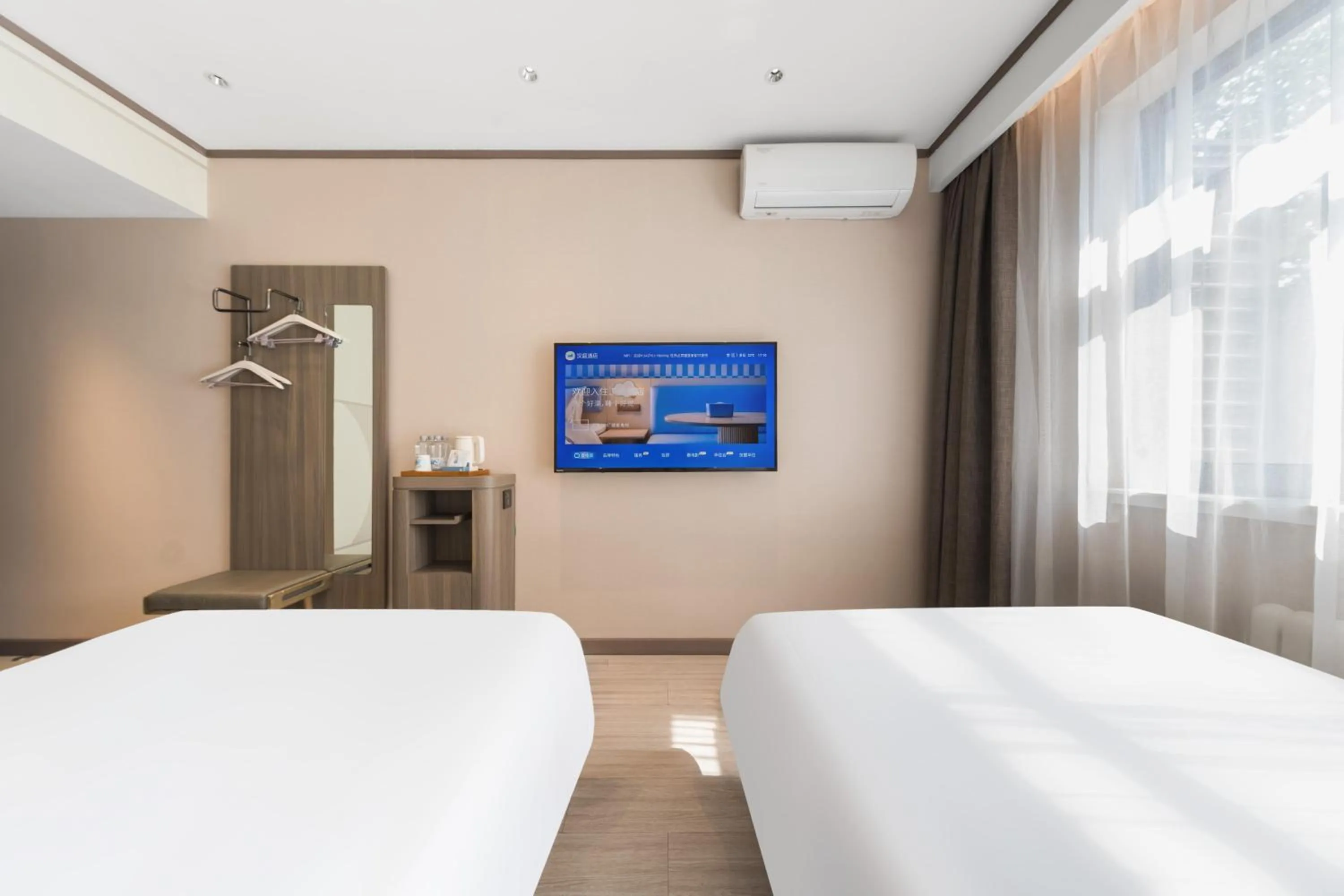 Photo of the whole room, Bed in Hanting Hotel Beijing Deshengmen