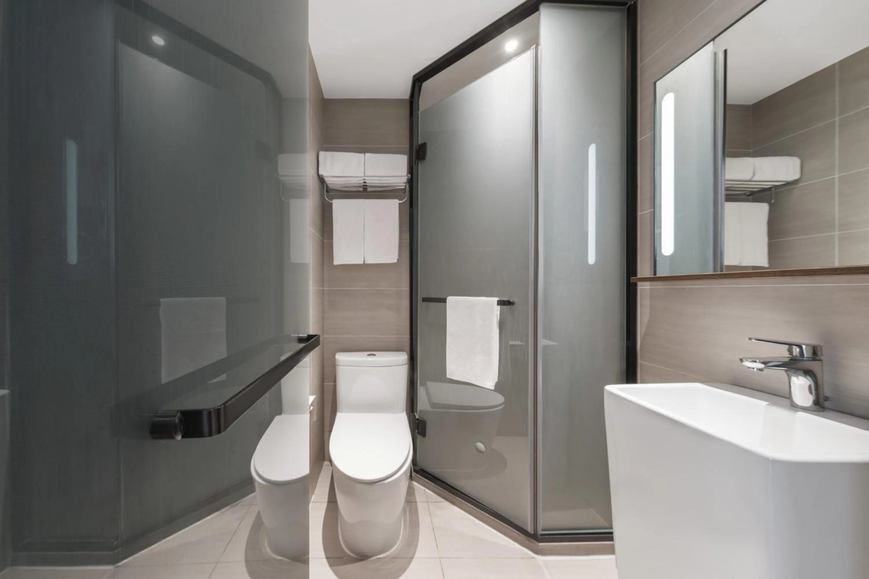 Bathroom in Hanting Hotel Beijing Deshengmen