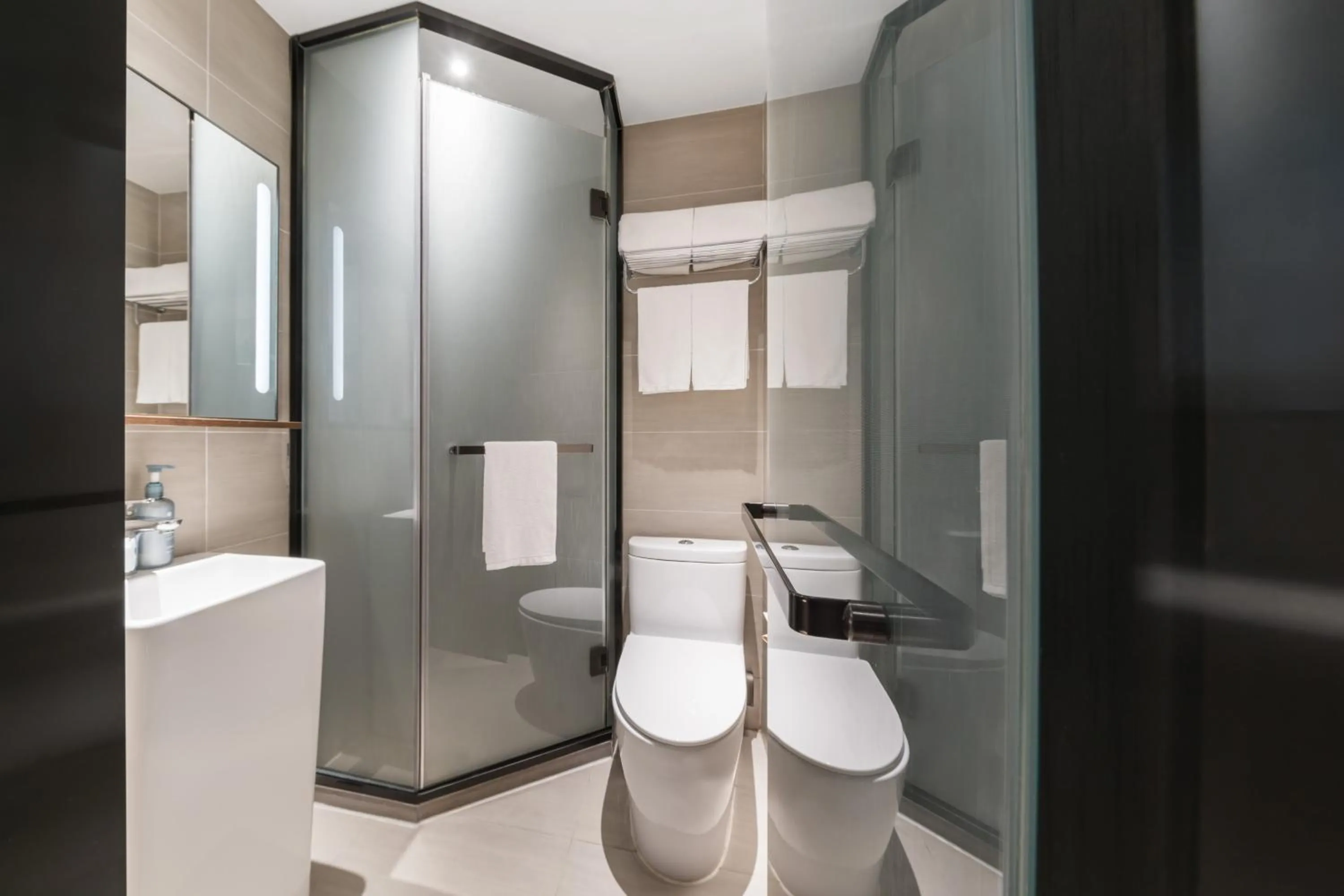 Toilet in Hanting Hotel Beijing Deshengmen