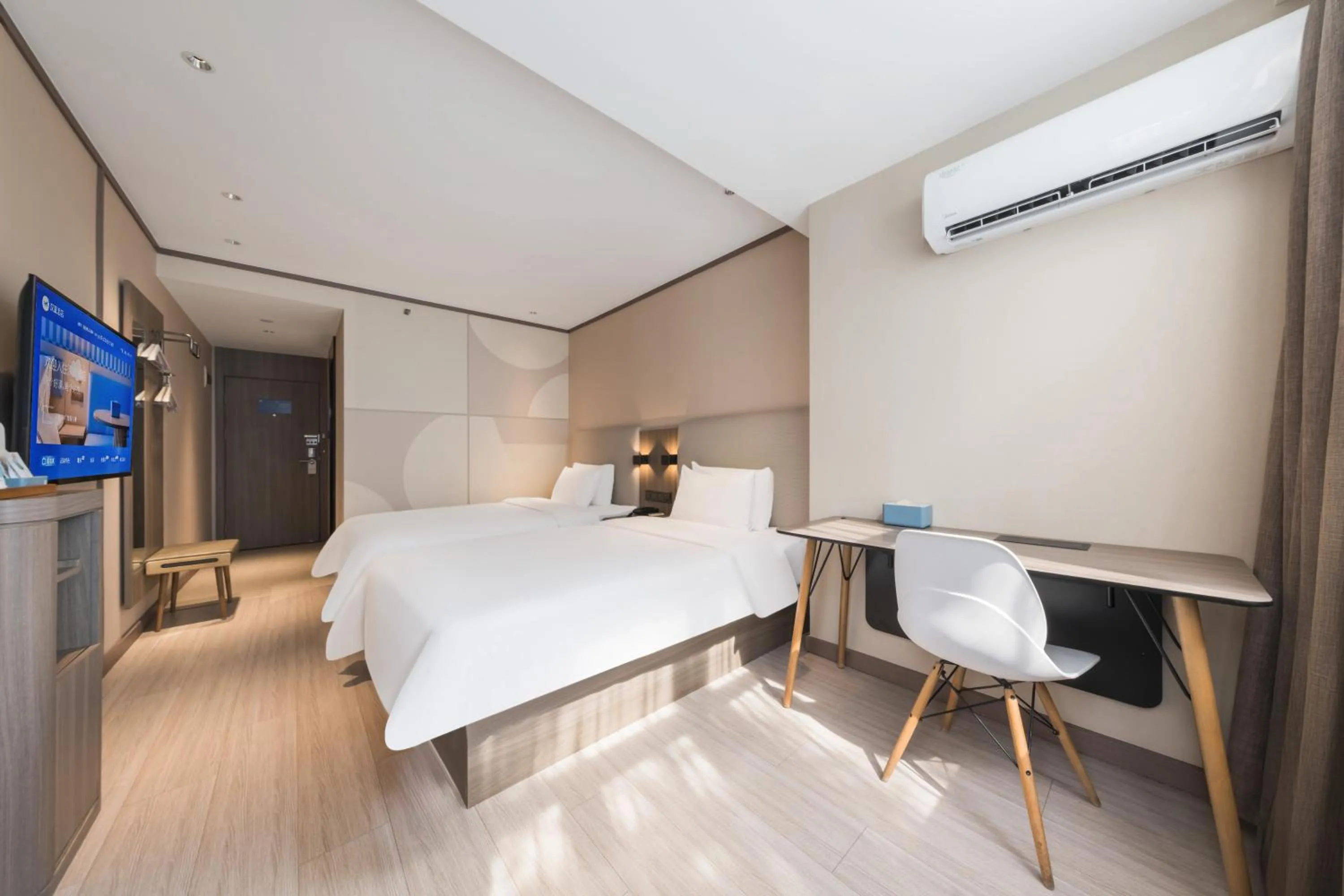 Photo of the whole room, Bed in Hanting Hotel Beijing Deshengmen