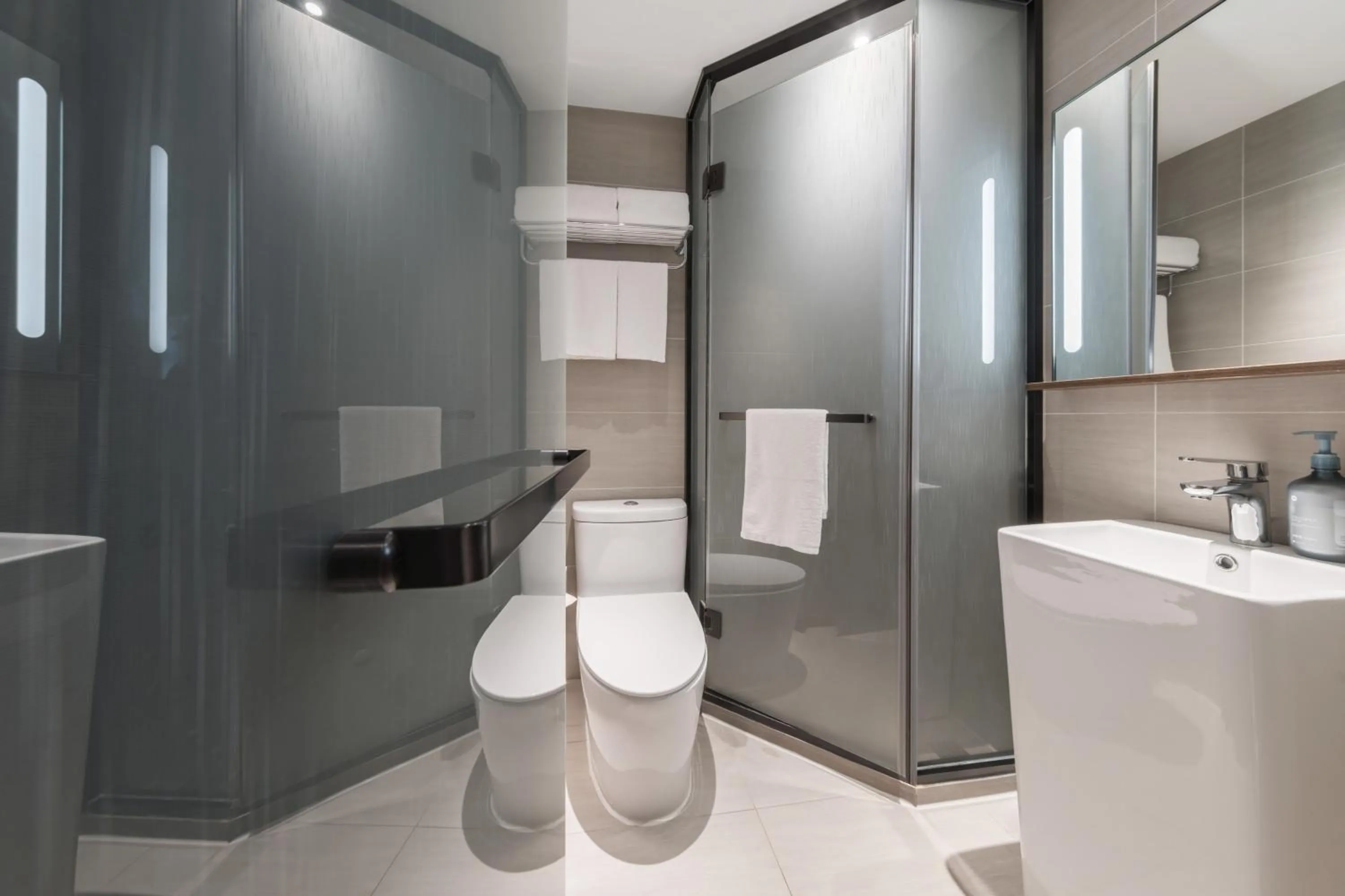 Toilet in Hanting Hotel Beijing Deshengmen