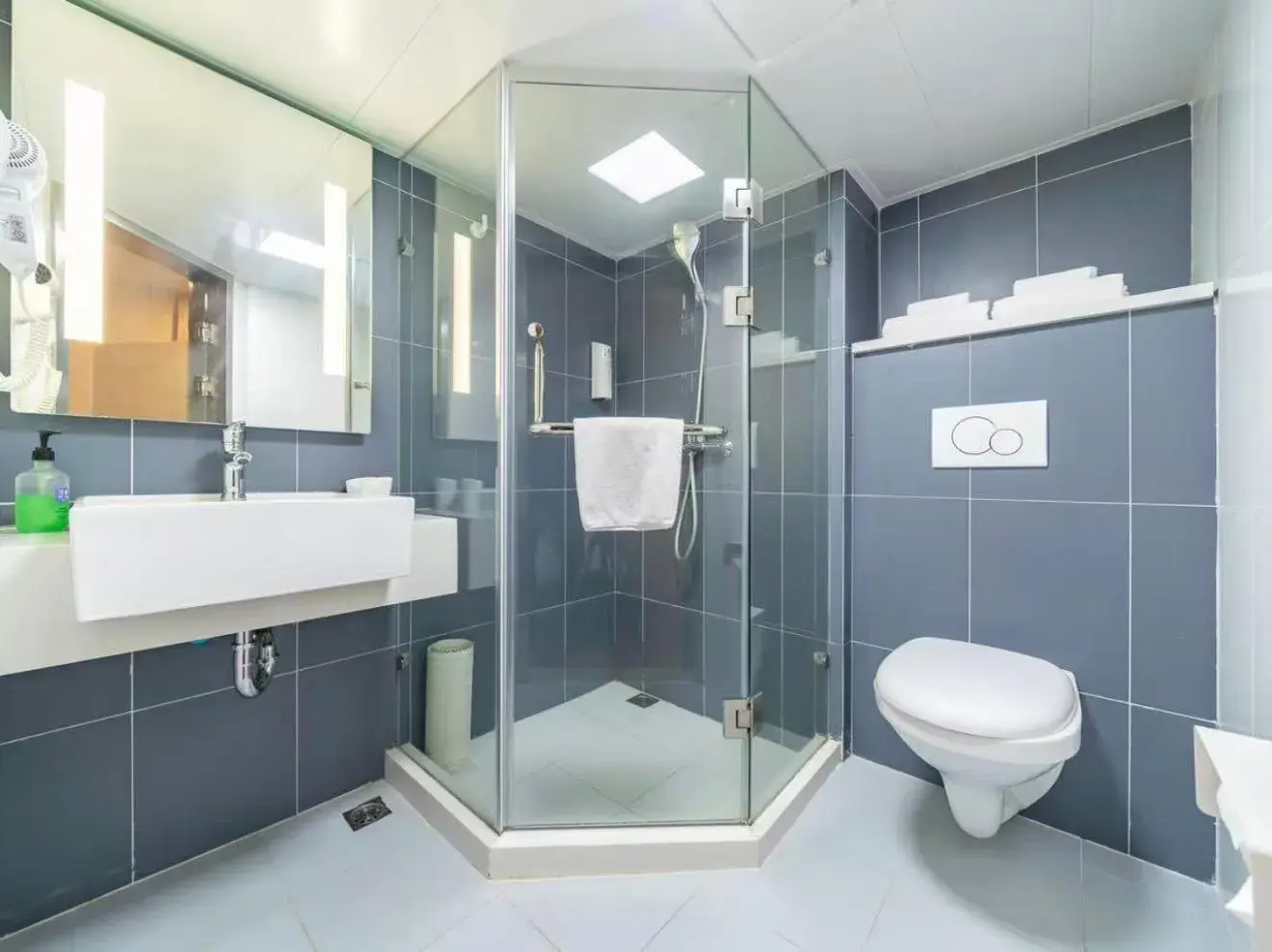 Toilet in Hanting Hotel Shanghai Wujiaochang Toilet in Hanting Hotel Shanghai Wujiaochang