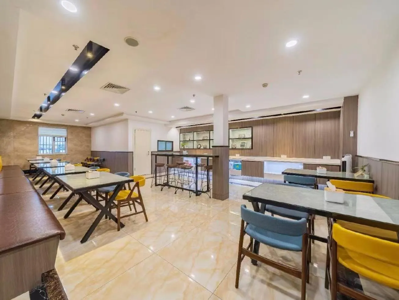 Dining area in Hanting Hotel Shanghai Wujiaochang