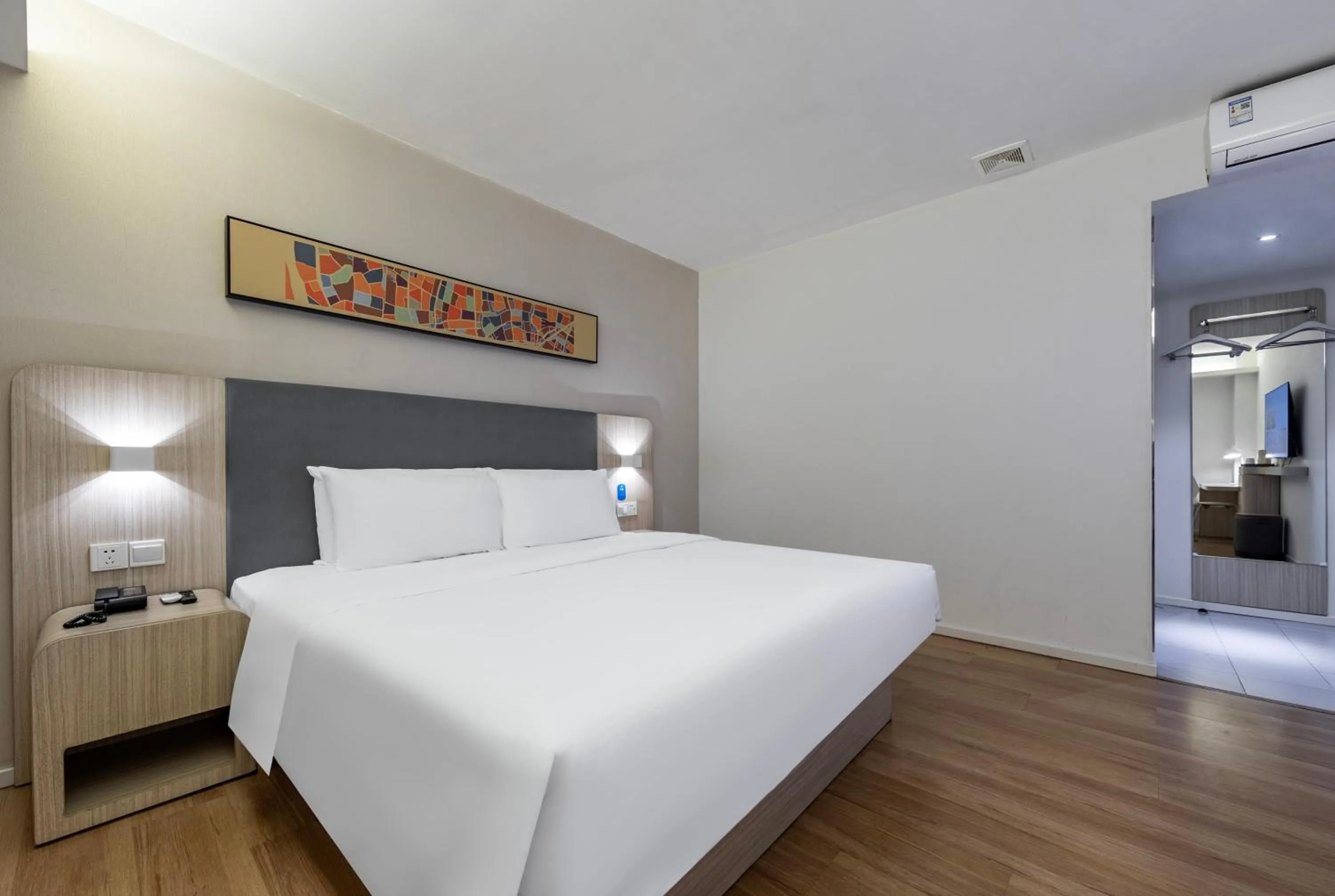 Bed in Hanting Hotel Shanghai Xujiahui Center (formerly Xujiahui Nandan East Road Branch)