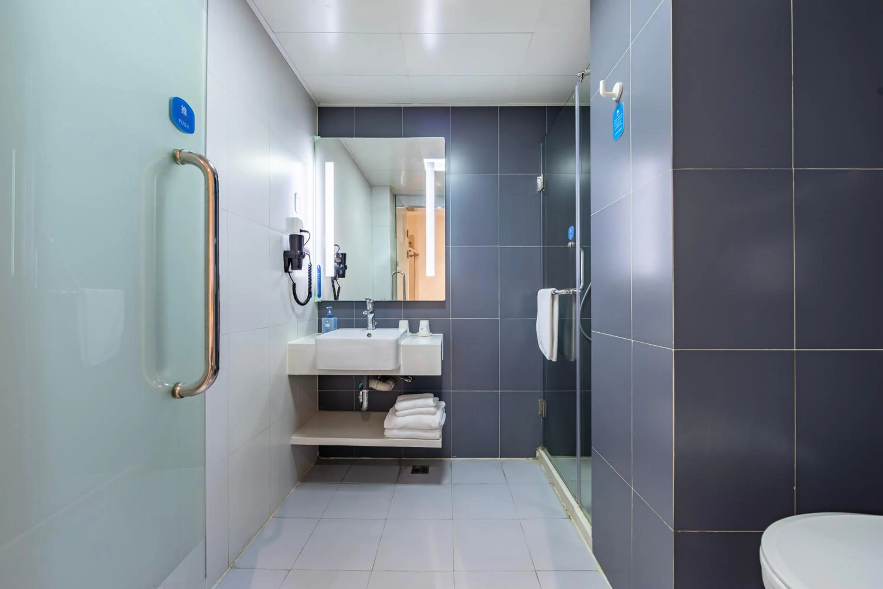 Bathroom in Hanting Hotel Shanghai Xujiahui Center (formerly Xujiahui Nandan East Road Branch)