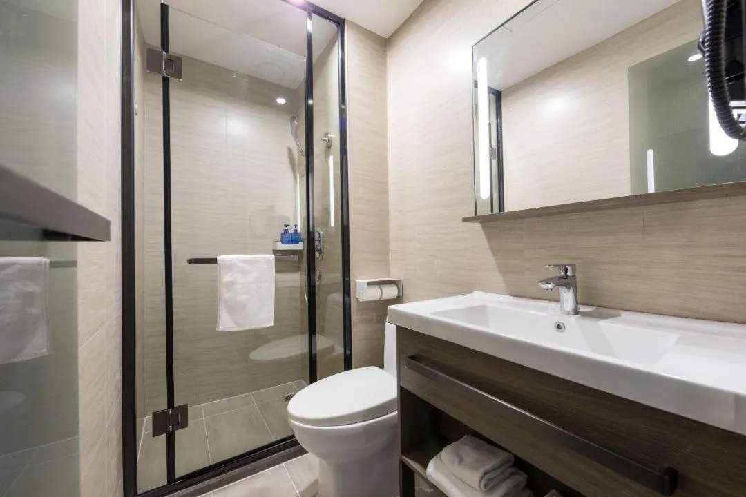 Toilet in Hanting Hotel Shanghai Jing'an Temple Xikang Road