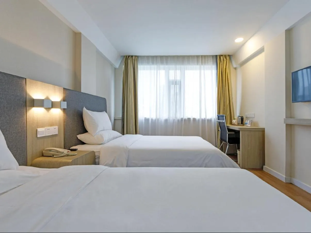 Bedroom, Bed in Hanting Hotel Shanghai Railway Station