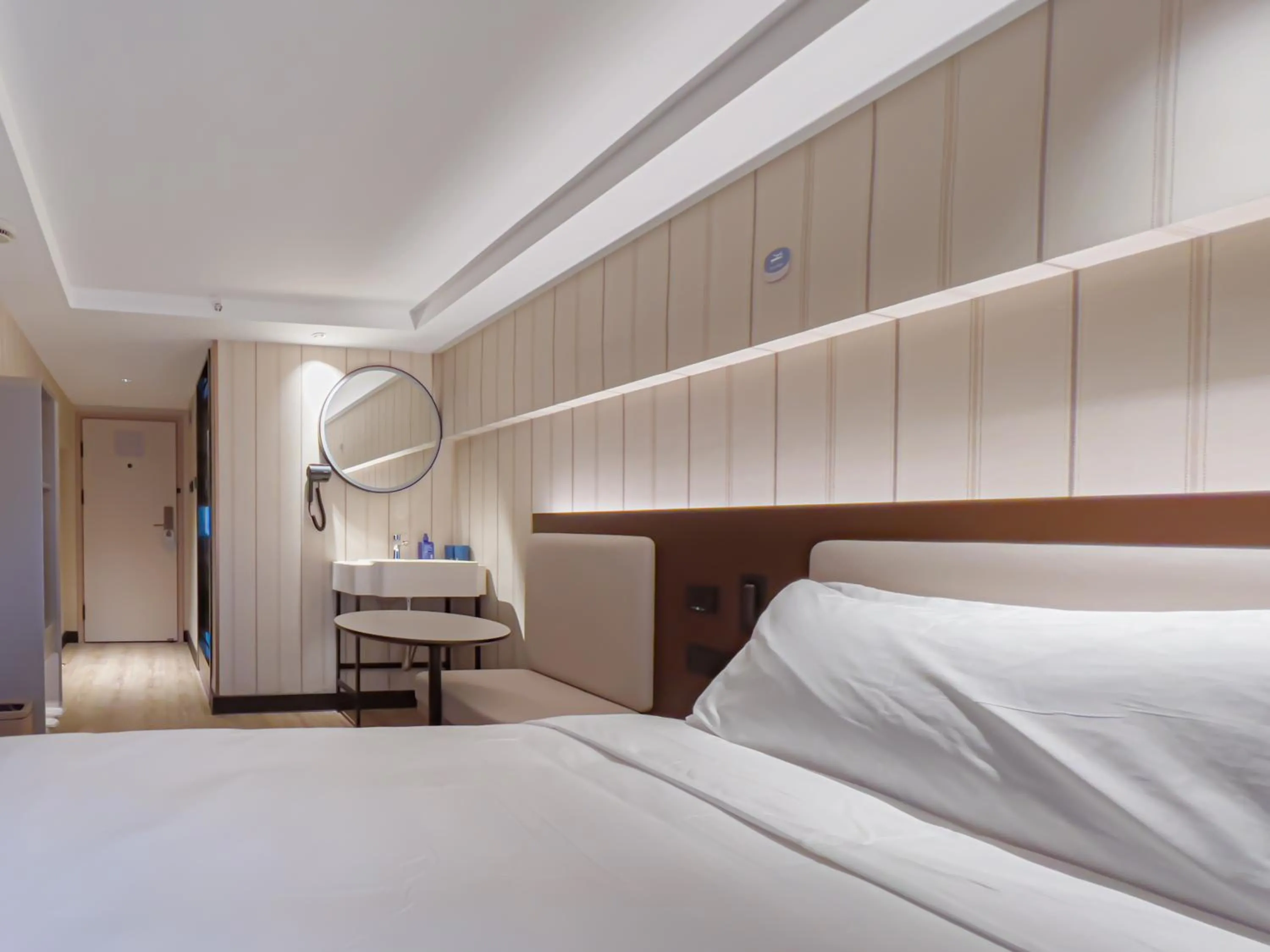 Bed in Hanting Hotel Shanghai North Sichuan Road Subway Station