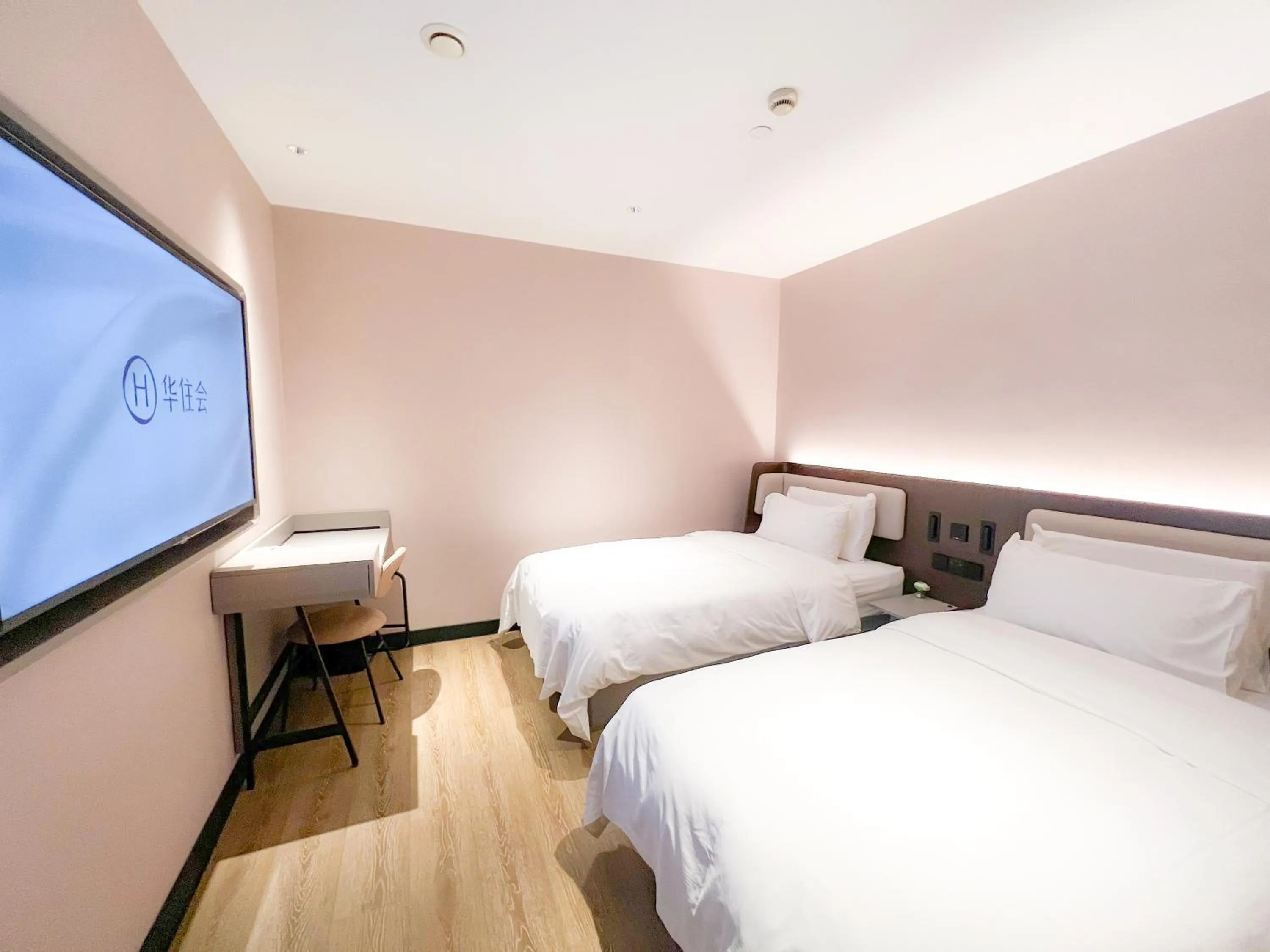 Bed in Hanting Hotel Shanghai North Sichuan Road Subway Station