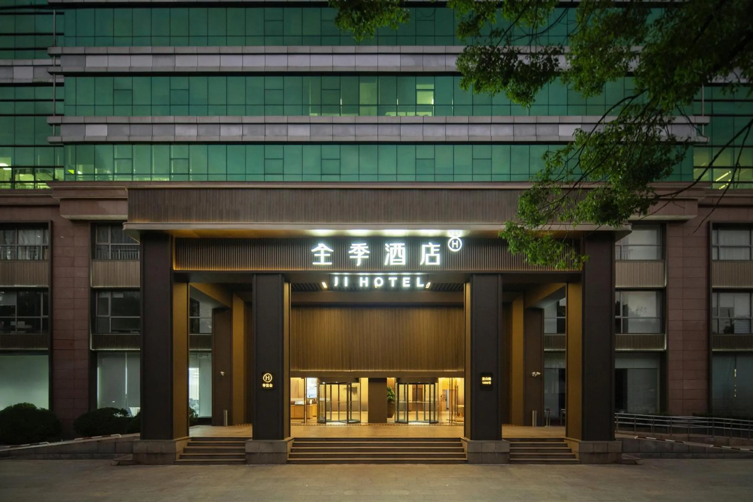 Night in JI Hotel Shanghai Caohejing