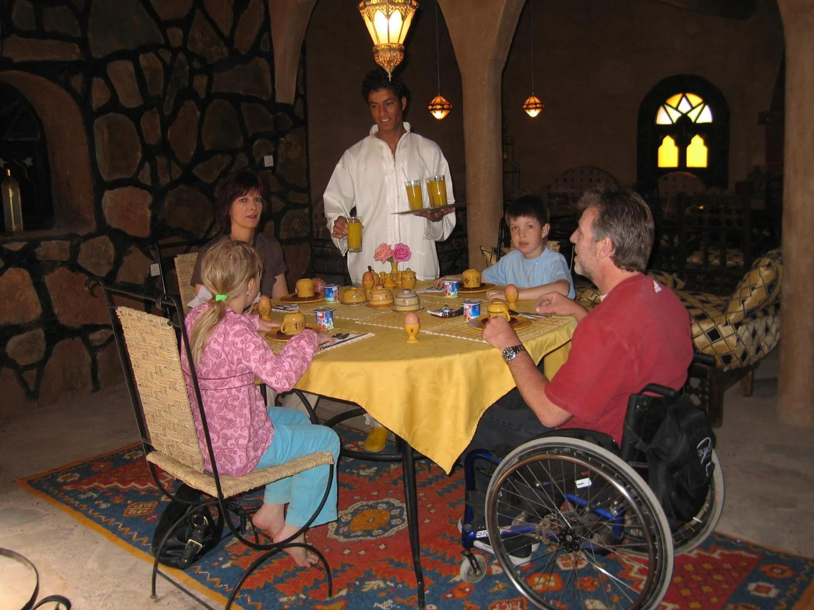 Restaurant/places to eat in Rose du Sable