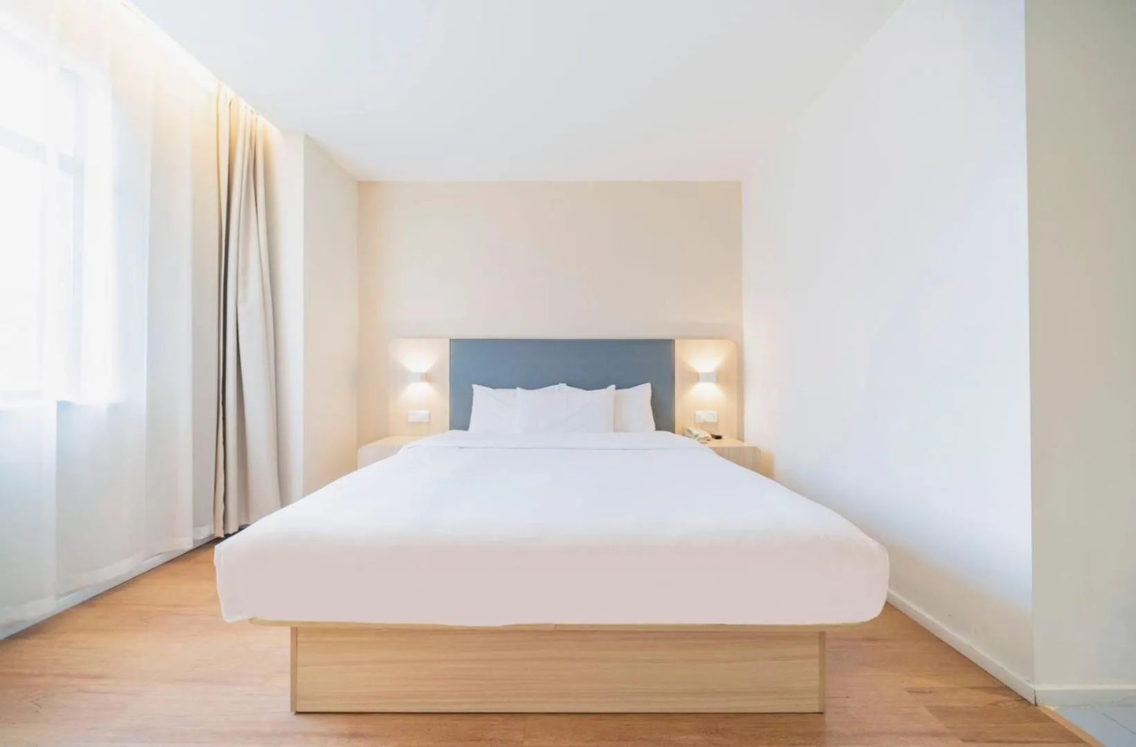 Bed in Hanting Hotel Shanghai Wujing East China Normal University