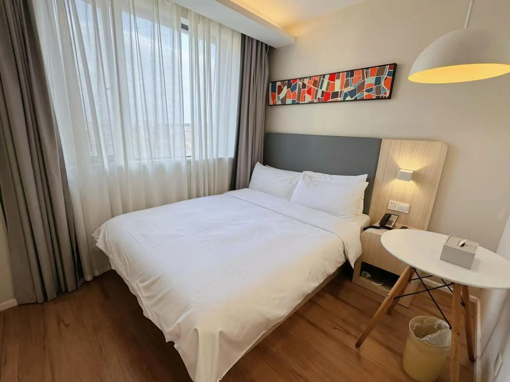 Photo of the whole room, Bed in Hanting Hotel Shanghai Wujing Pedestrian Street