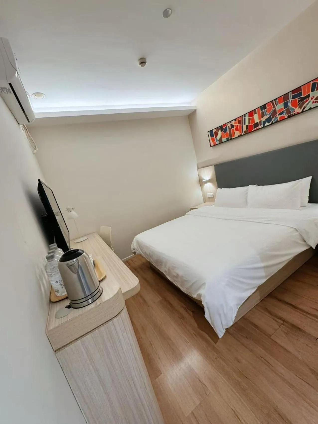 Photo of the whole room, Bed in Hanting Hotel Shanghai Wujing Pedestrian Street