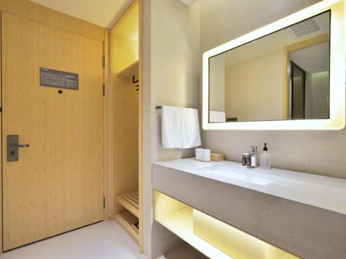 Toilet in JI Hotel Shanghai Wujing East China Normal University