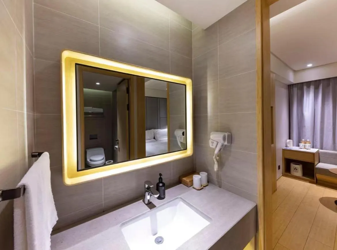 Toilet in JI Hotel Shanghai Wujing East China Normal University