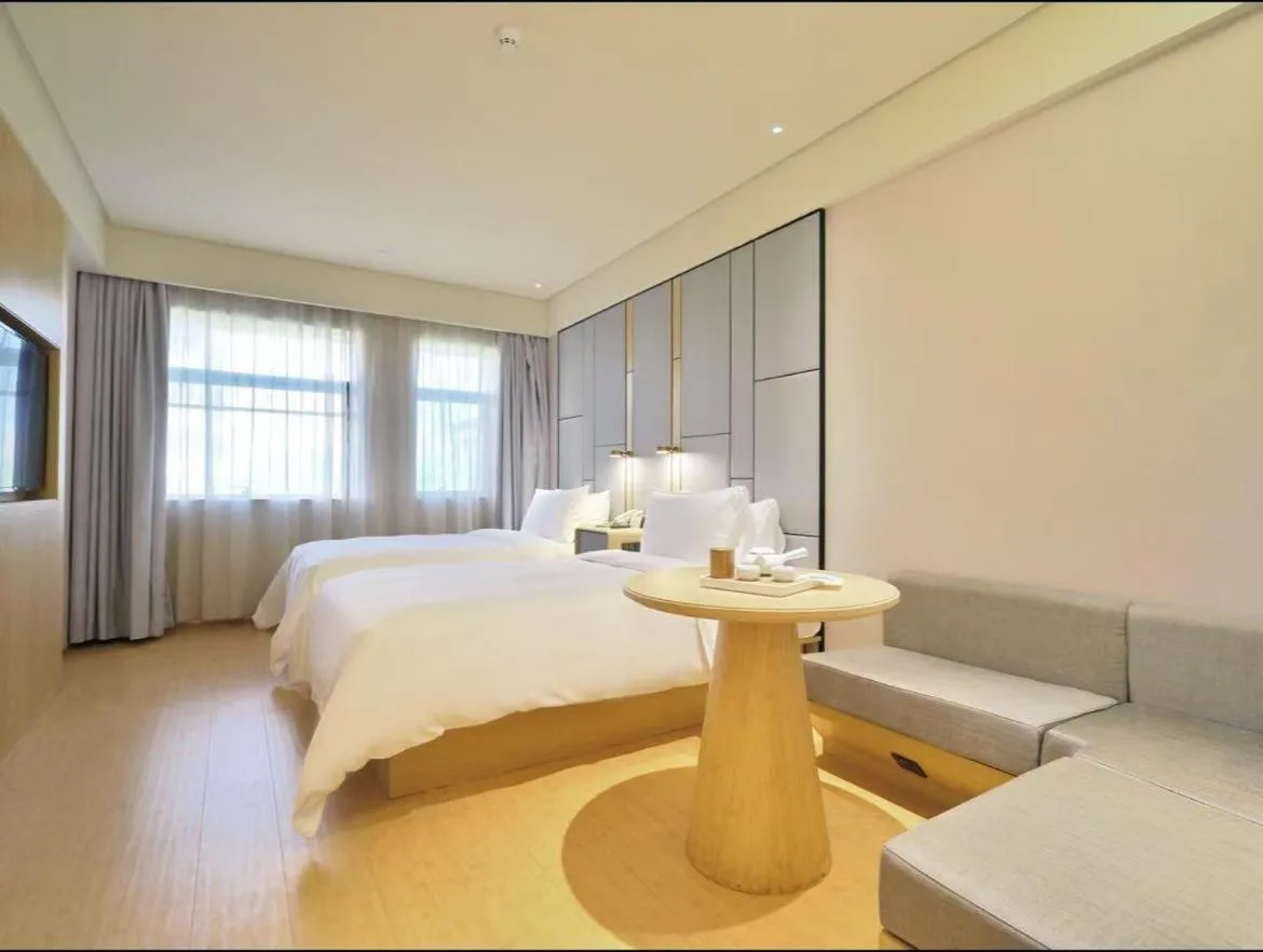 Photo of the whole room, Bed in JI Hotel Shanghai Wujing East China Normal University