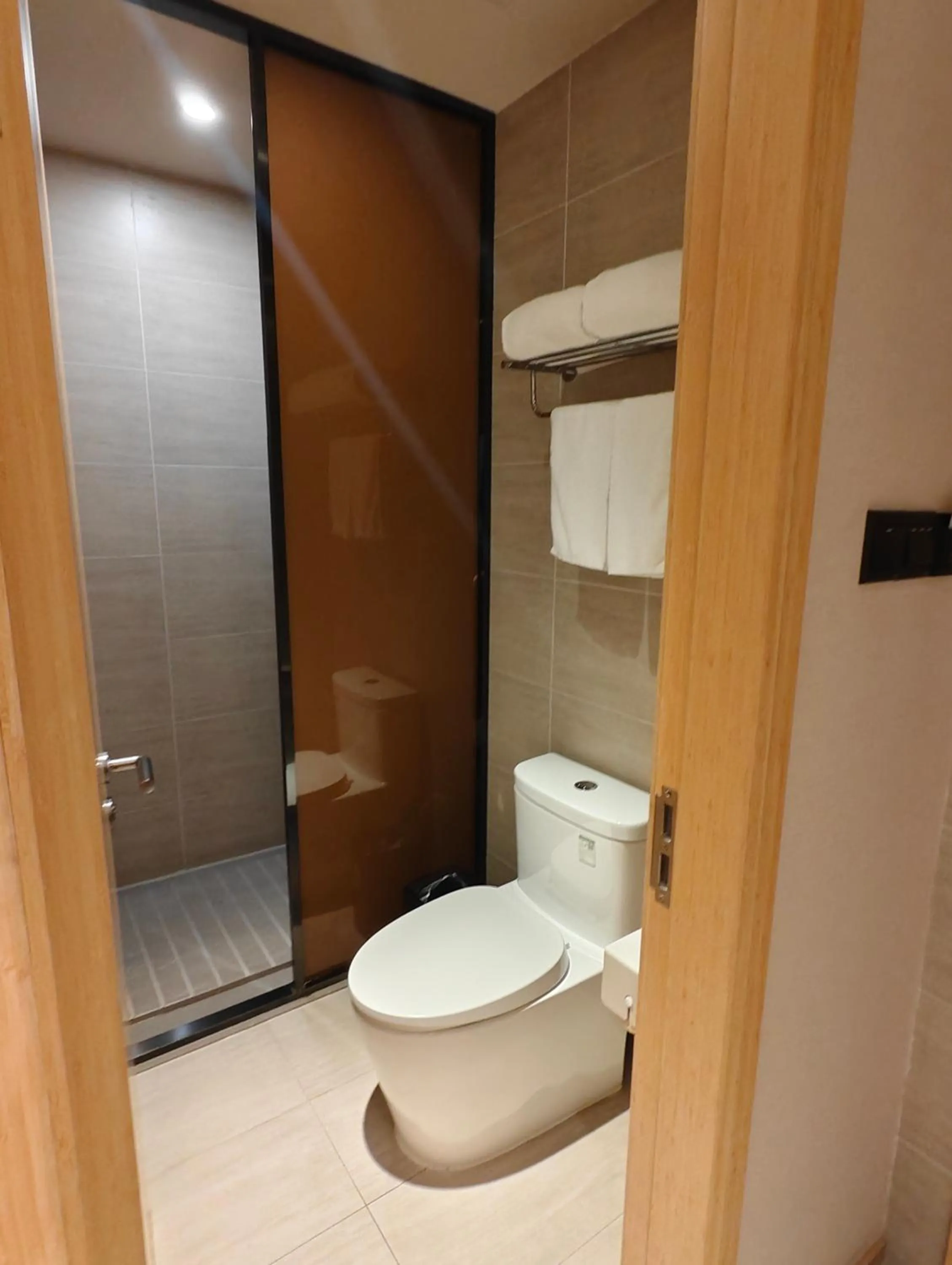 Toilet in JI Hotel Shanghai Wujiaochang Huangxing Road