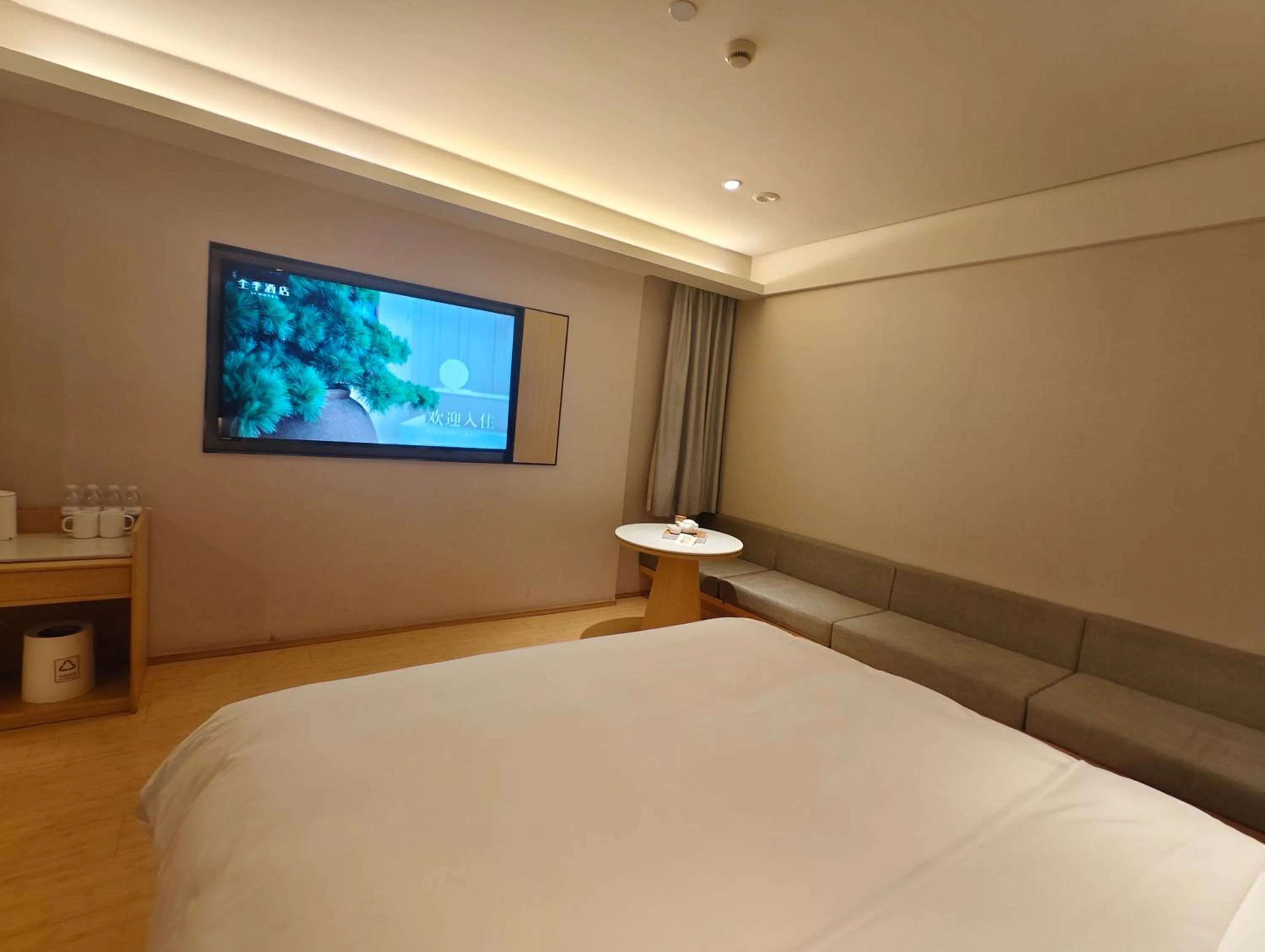 Bedroom, Bed in JI Hotel Shanghai Wujiaochang Huangxing Road