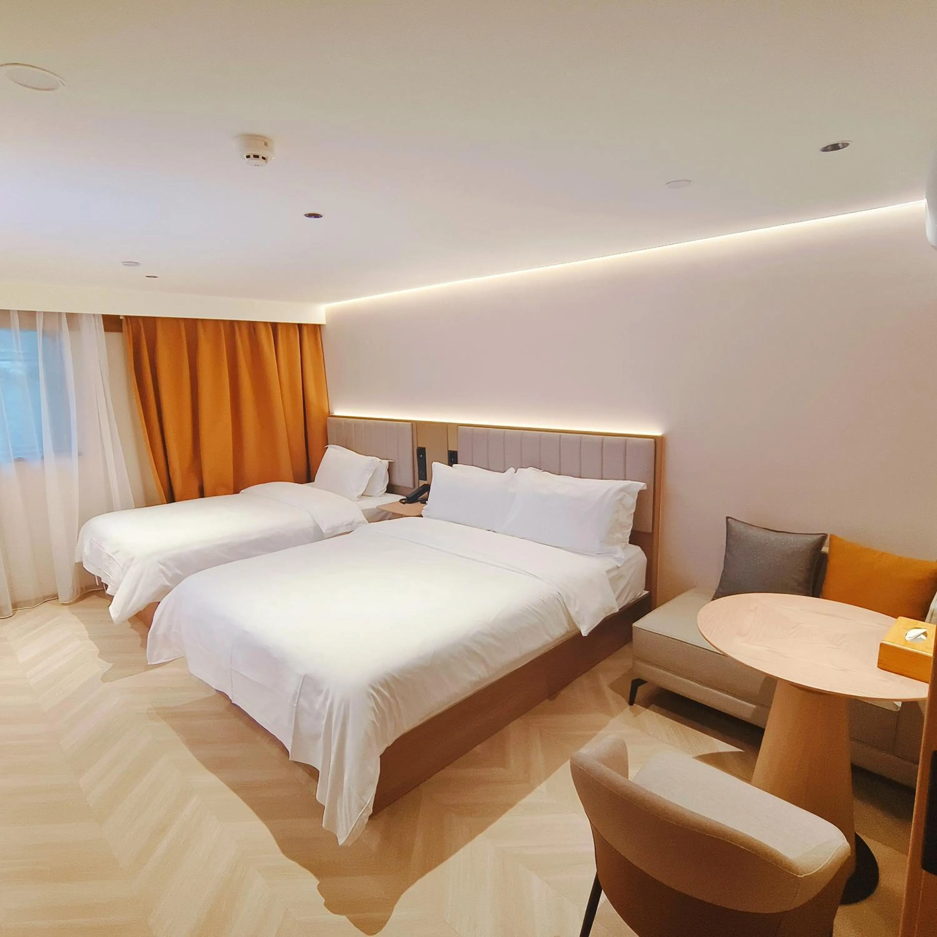 Photo of the whole room, Bed in Starway Hotel Shanghai Wujiaochang Changhai Hospital