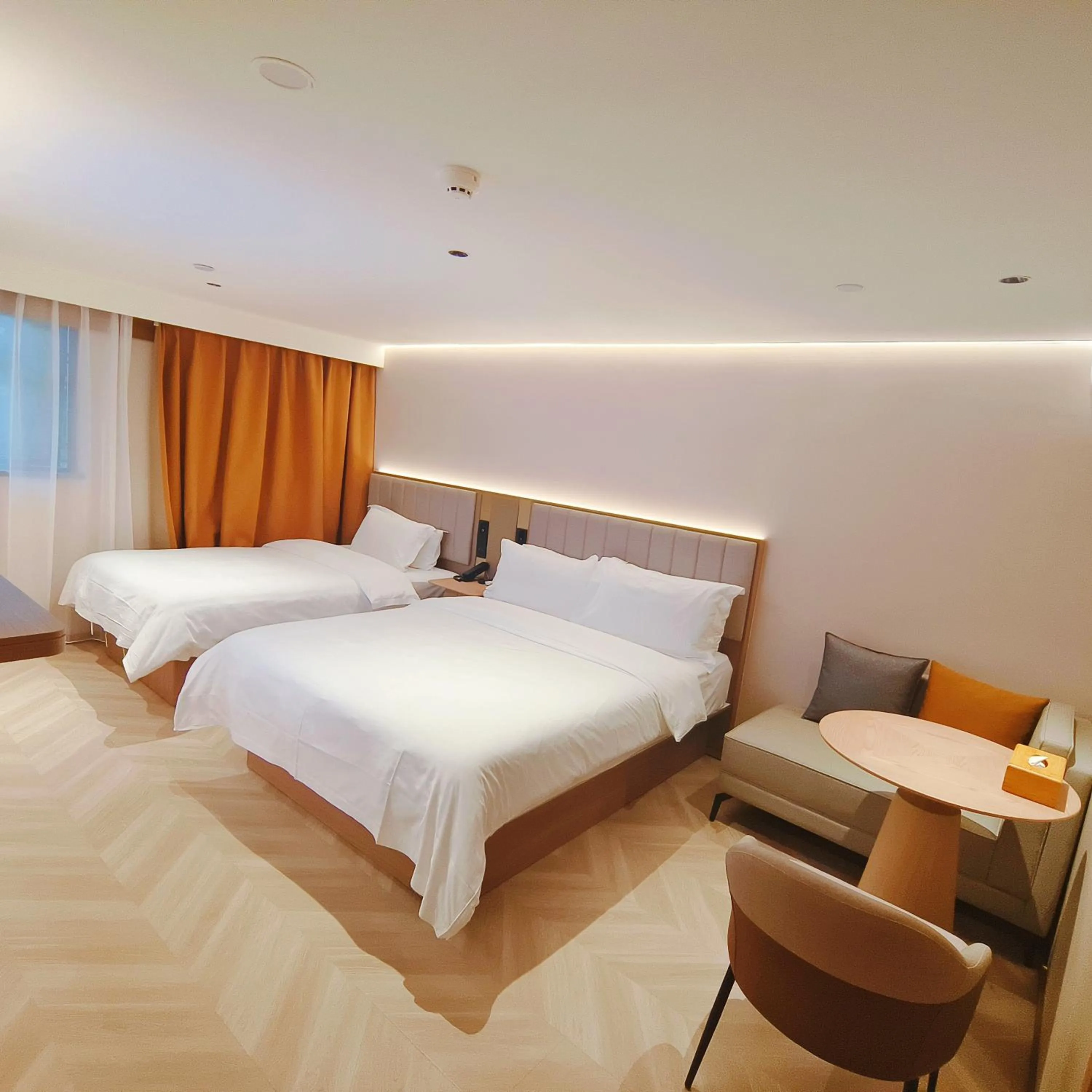 Photo of the whole room, Bed in Starway Hotel Shanghai Wujiaochang Changhai Hospital
