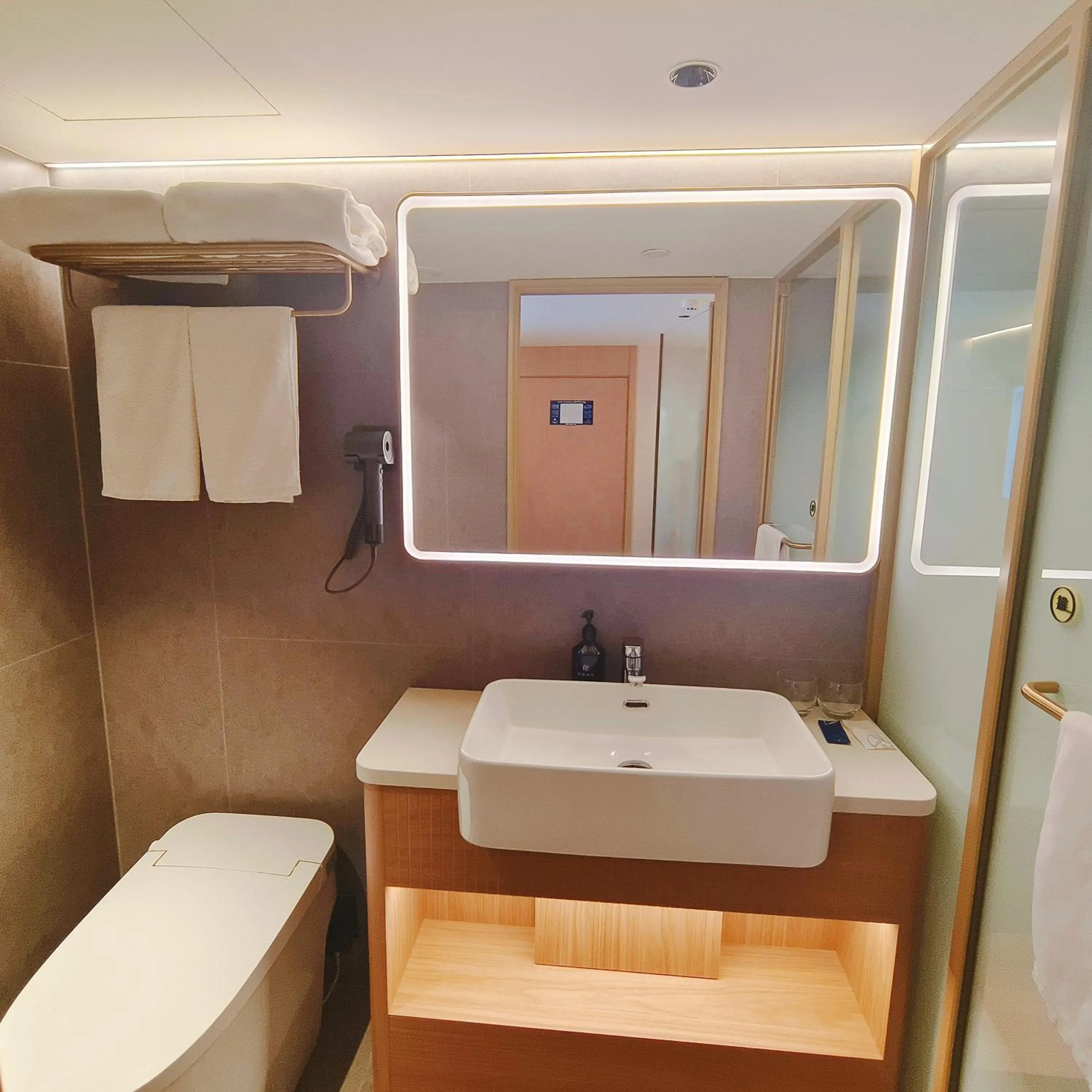 Toilet in Starway Hotel Shanghai Wujiaochang Changhai Hospital