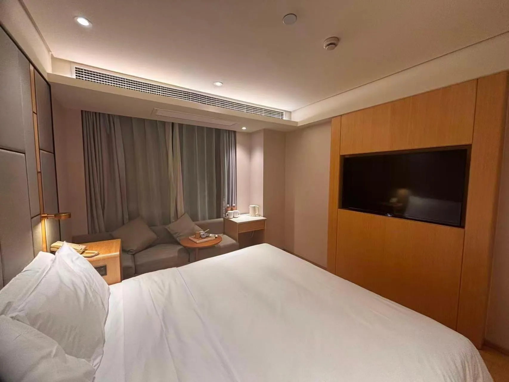 TV and multimedia, Bed in JI Hotel Shanghai Hongqiao Airport Qixin Road