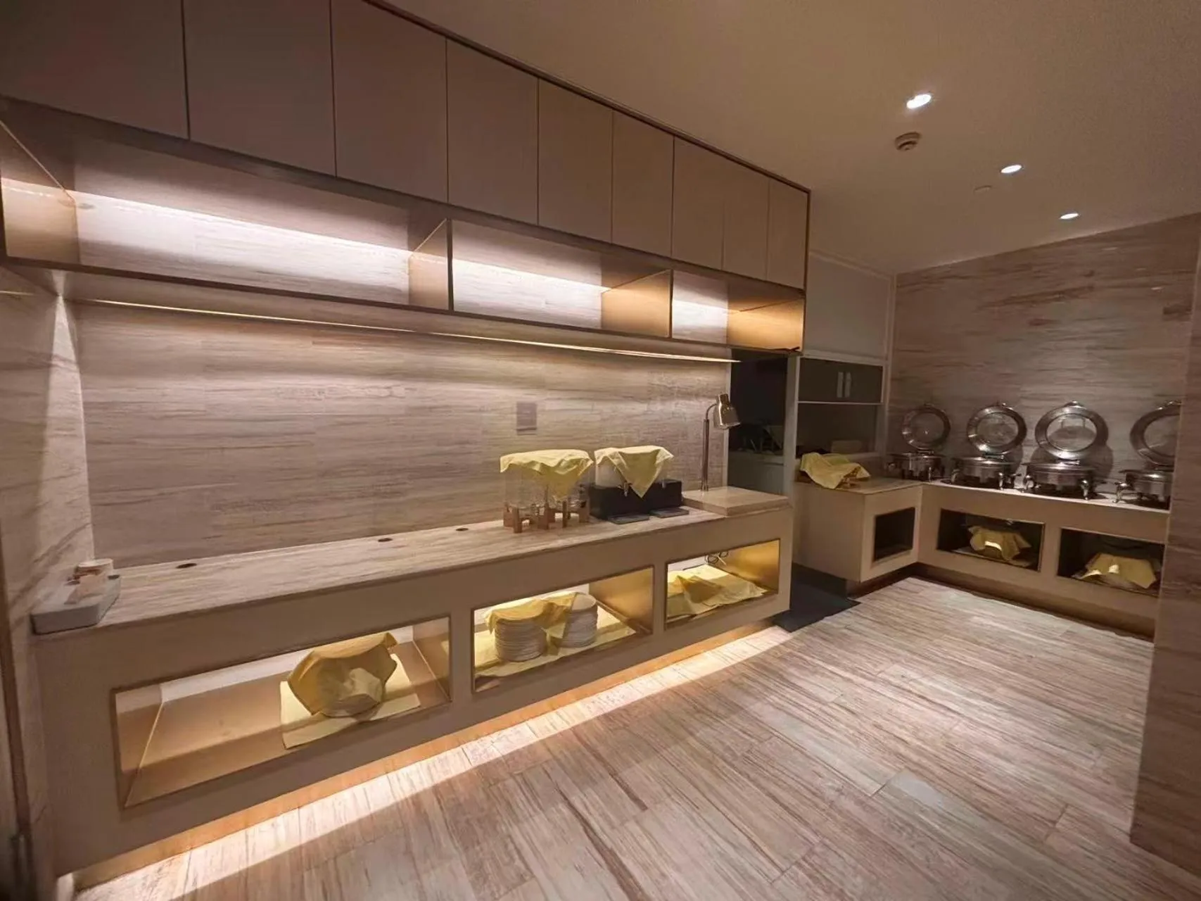 Restaurant/places to eat in JI Hotel Shanghai Hongqiao Airport Qixin Road