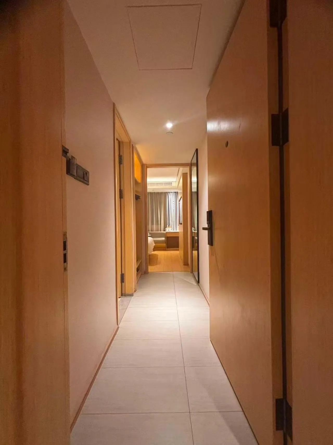 wardrobe in JI Hotel Shanghai Hongqiao Airport Qixin Road