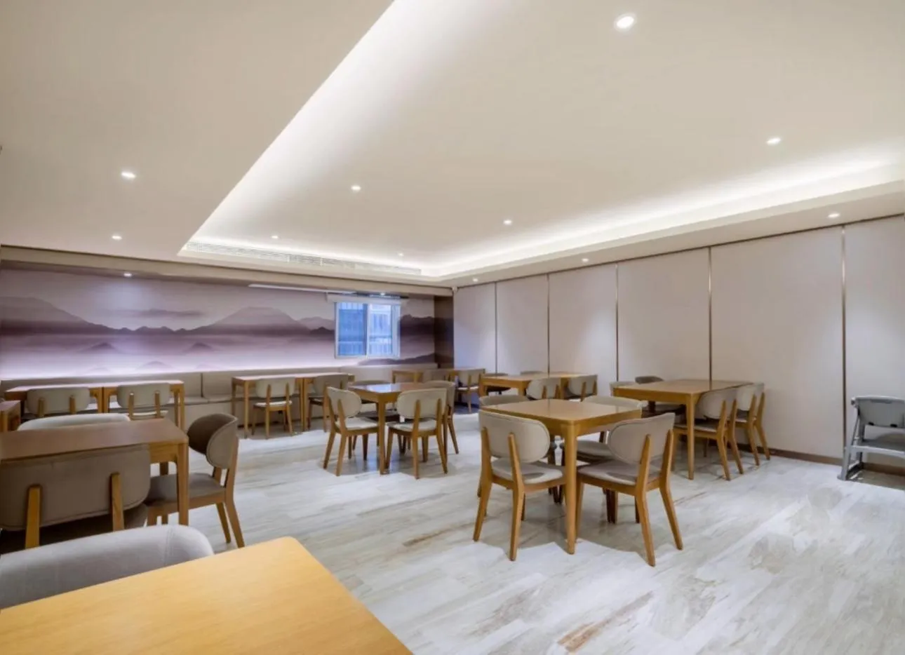 Restaurant/places to eat in JI Hotel Shanghai Hongmei South Road Subway Station