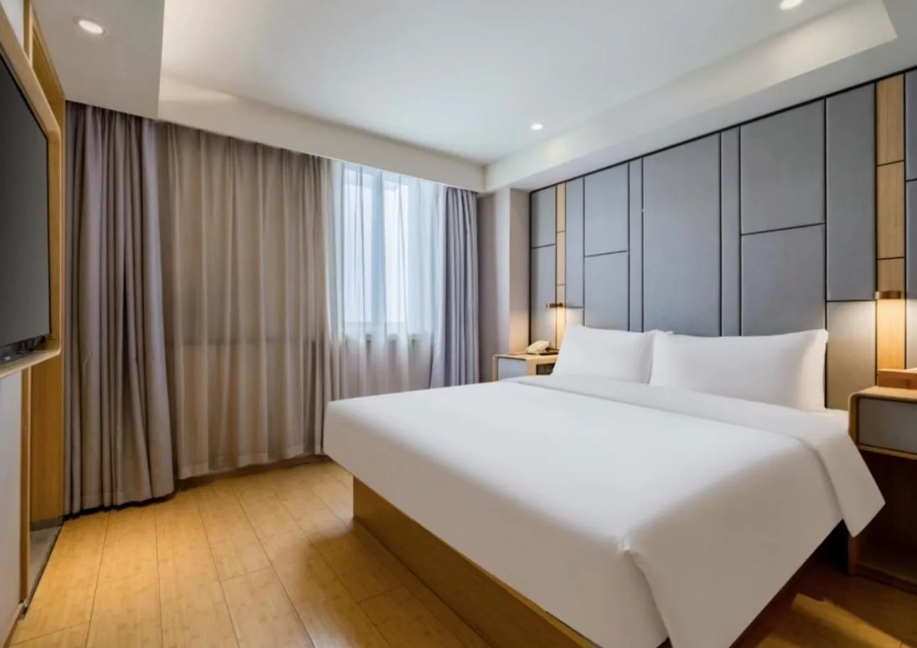 Bed in JI Hotel Shanghai Hongmei South Road Subway Station