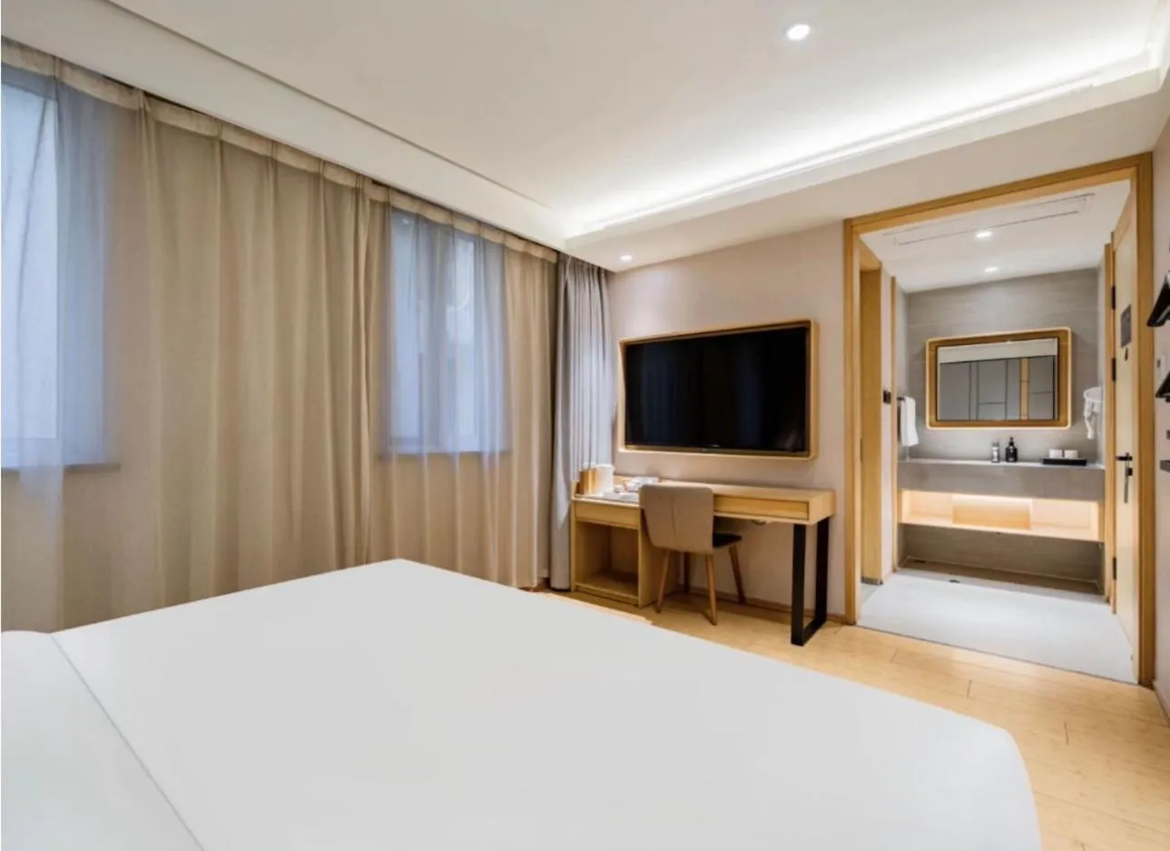 Bathroom, Bed in JI Hotel Shanghai Hongmei South Road Subway Station