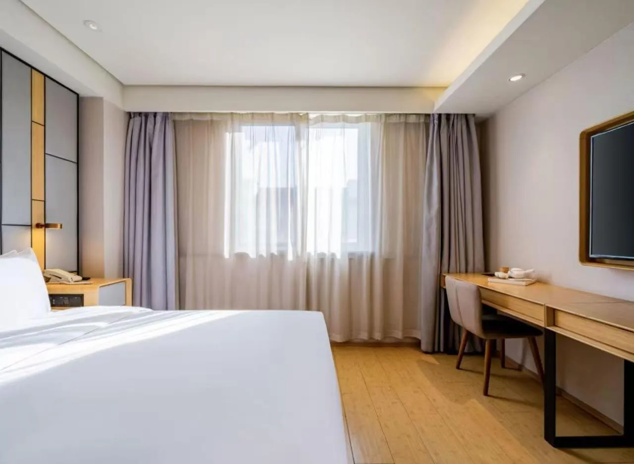 Bed in JI Hotel Shanghai Hongmei South Road Subway Station