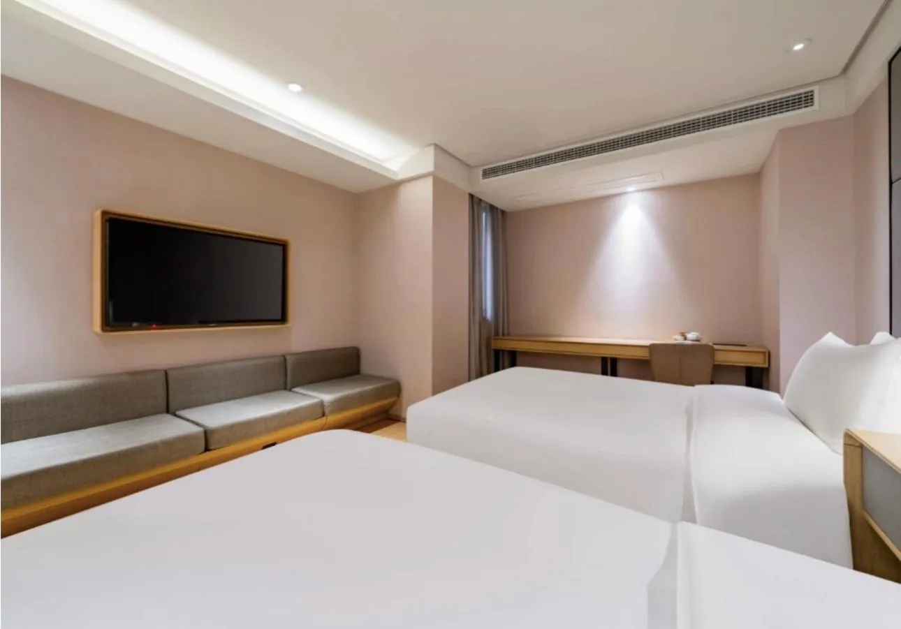 Communal lounge/ TV room, Bed in JI Hotel Shanghai Hongmei South Road Subway Station