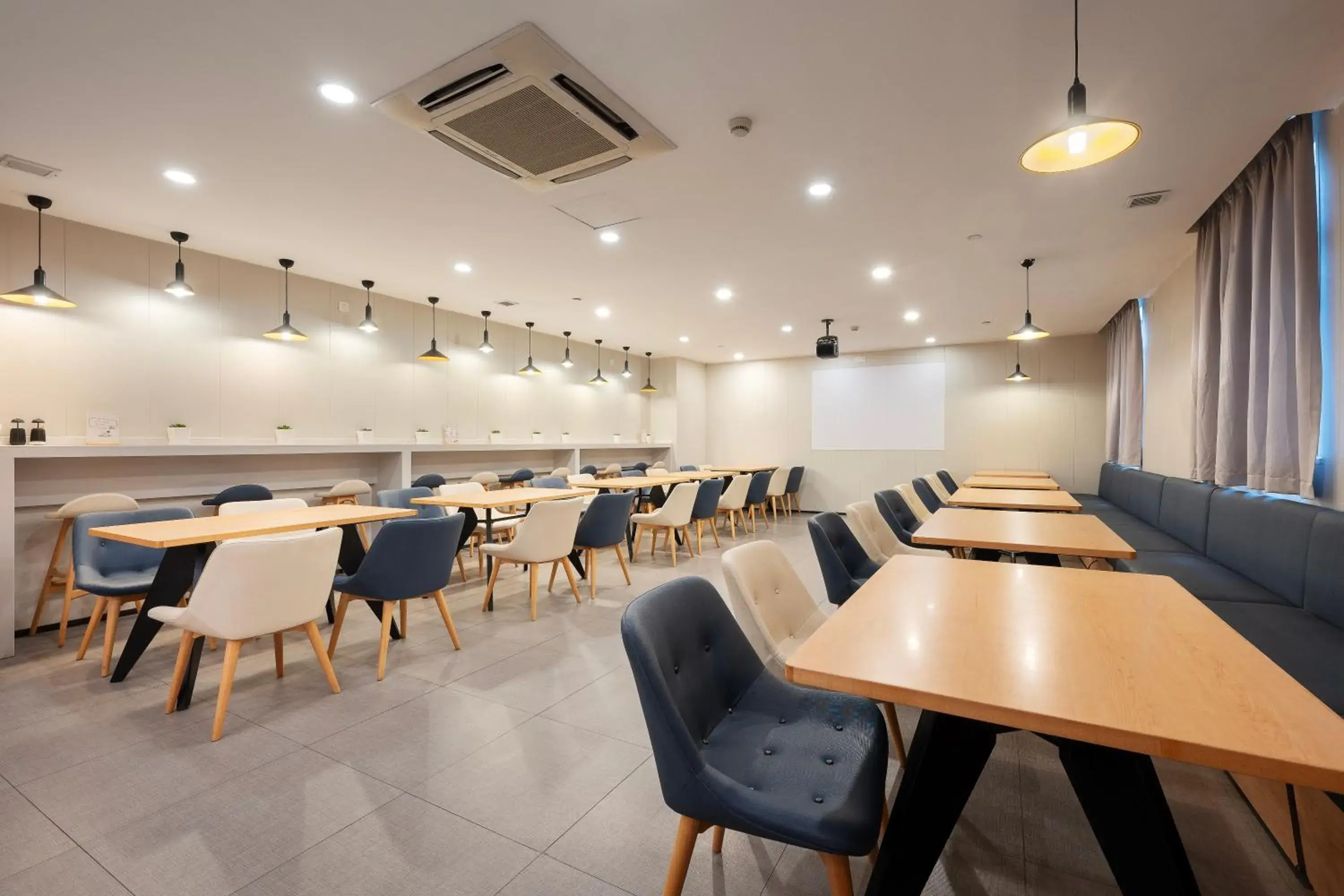 Restaurant/places to eat in Hanting Hotel Shanghai International Tourism Resort Restaurant/places to eat in Hanting Hotel Shanghai International Tourism Resort